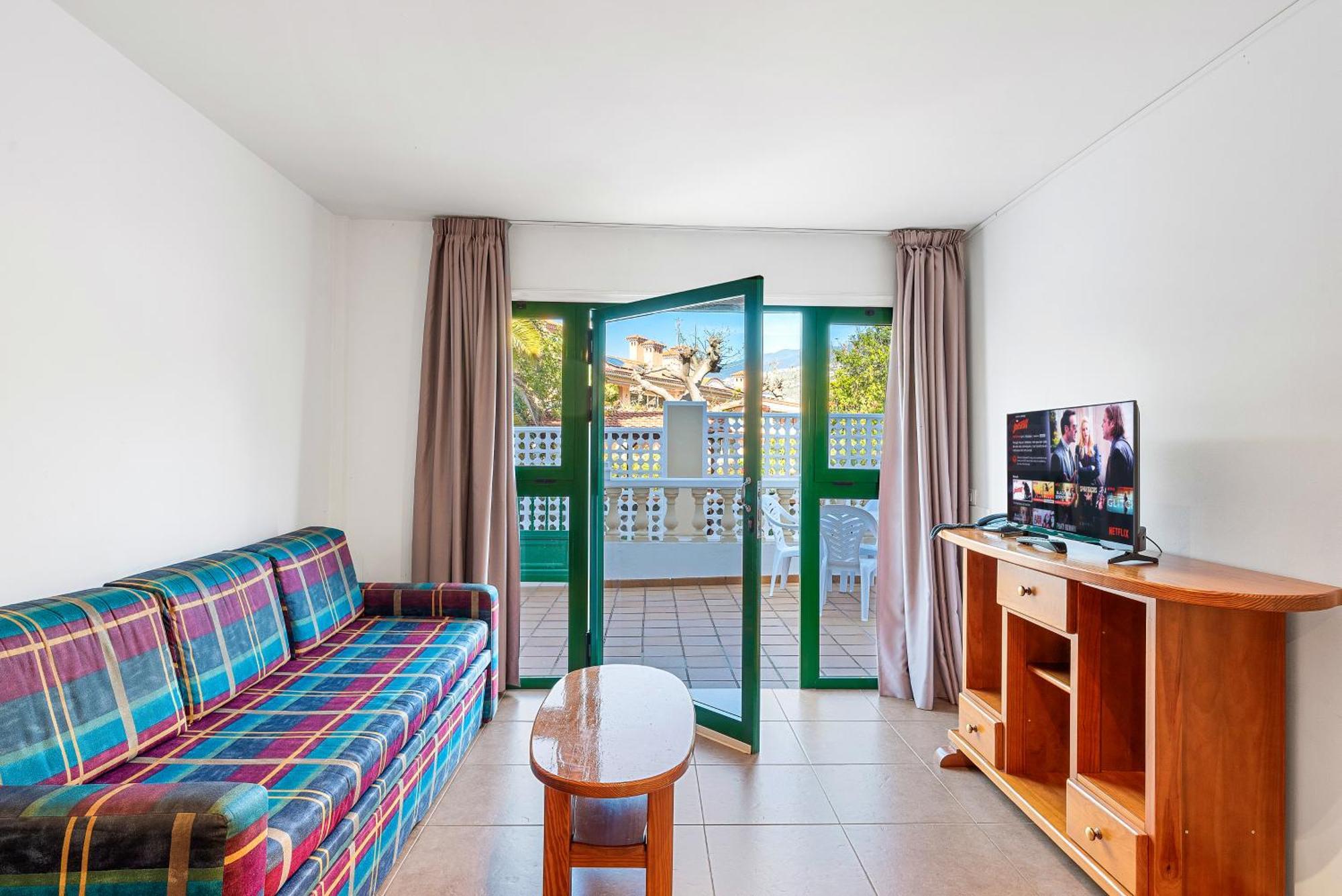Tarahal One-Bedroom Apartment Sunny Terrace