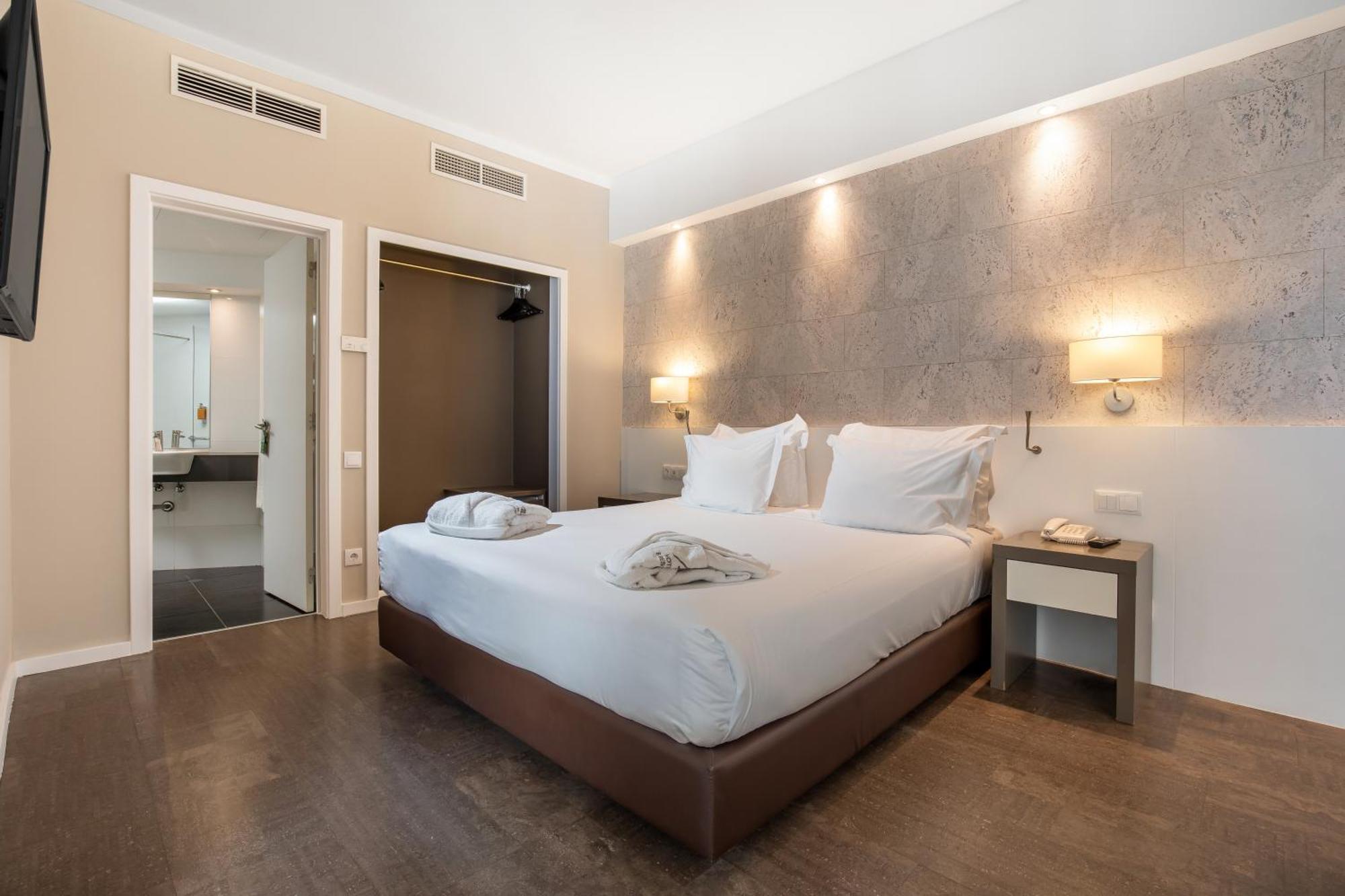 Suite with Marina View,1592872789:JPEG