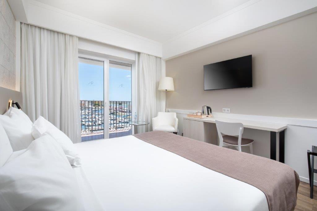 Double or Twin Room with Marina View,1592872822:JPEG