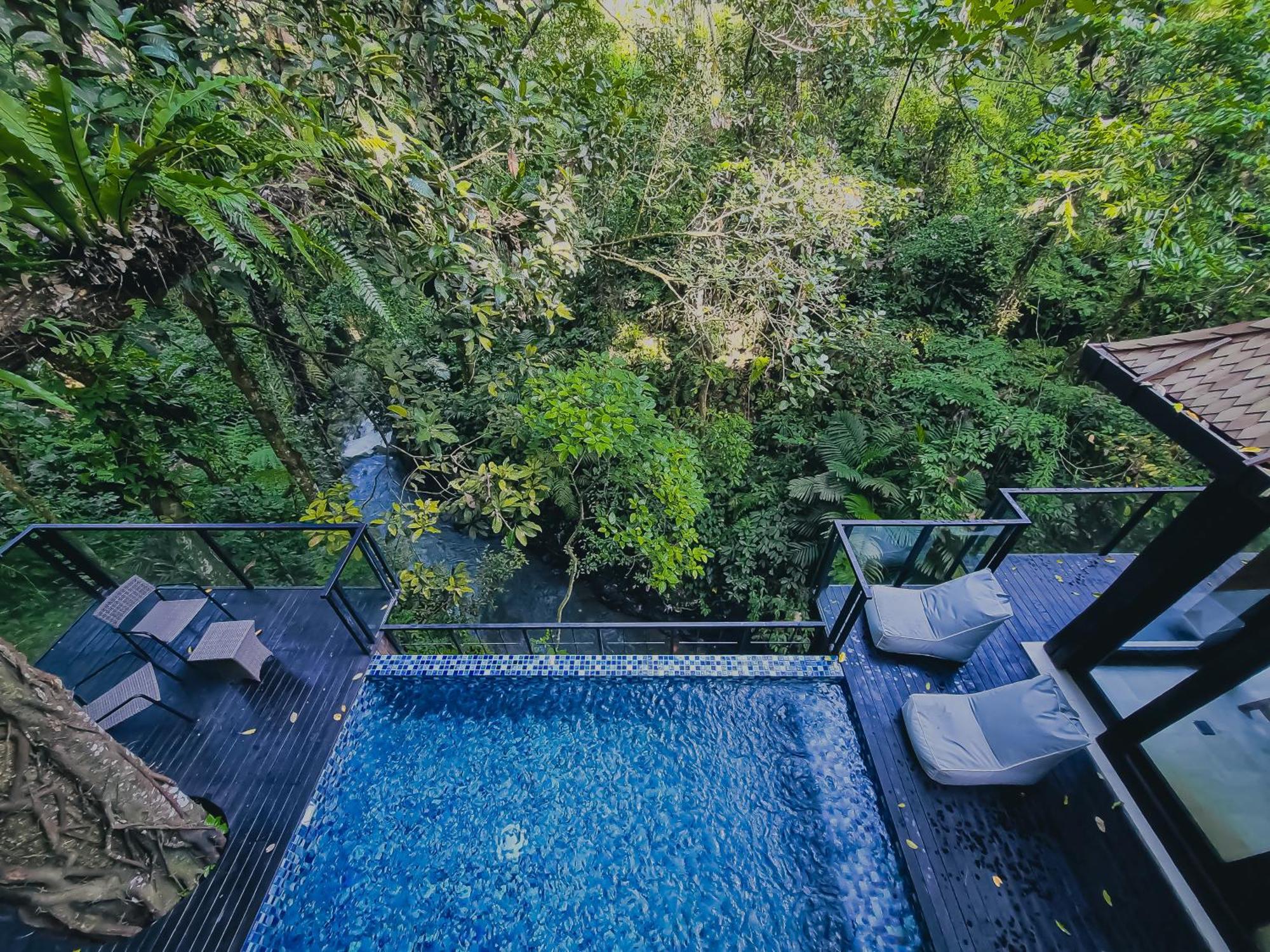 Präsidentenvilla mit 2 Schlafzimmern, Flussblick, beheiztem Pool und Wohnzimmer