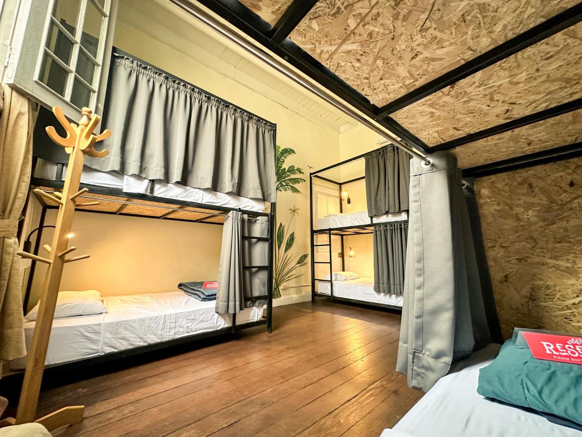 Single Bed Mixed Dormitory Room