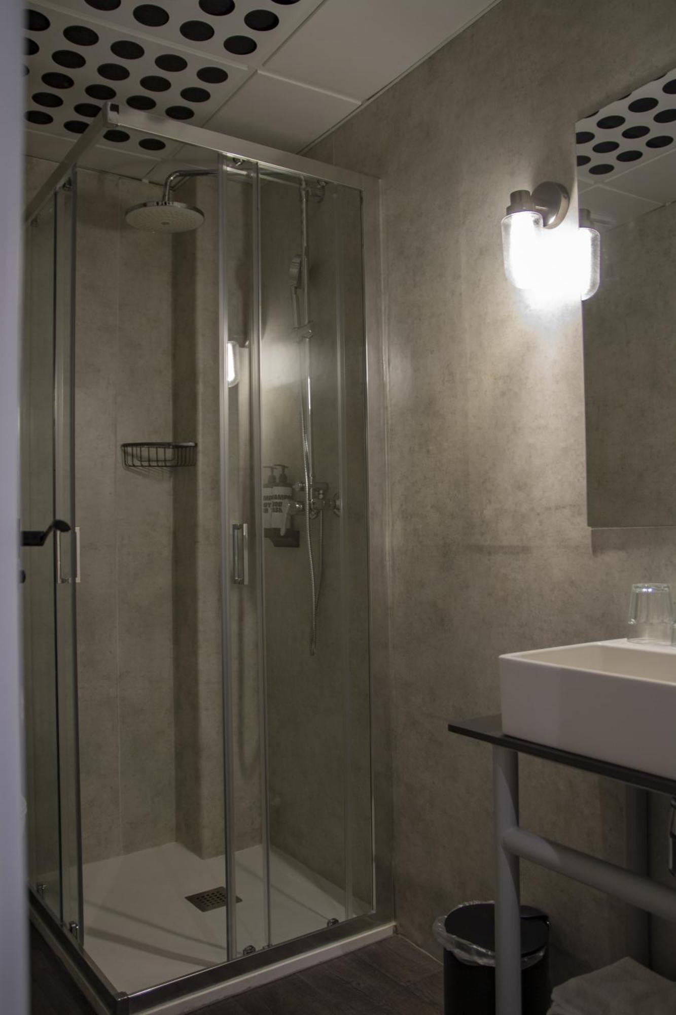 Bed in 4-Bed Female Dormitory Room with Private Bathroom,1596024766:JPEG