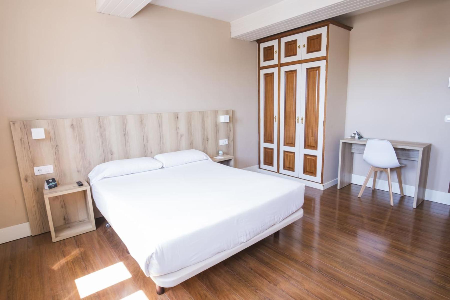 Economy Double or Twin Room,1597543278:JPEG