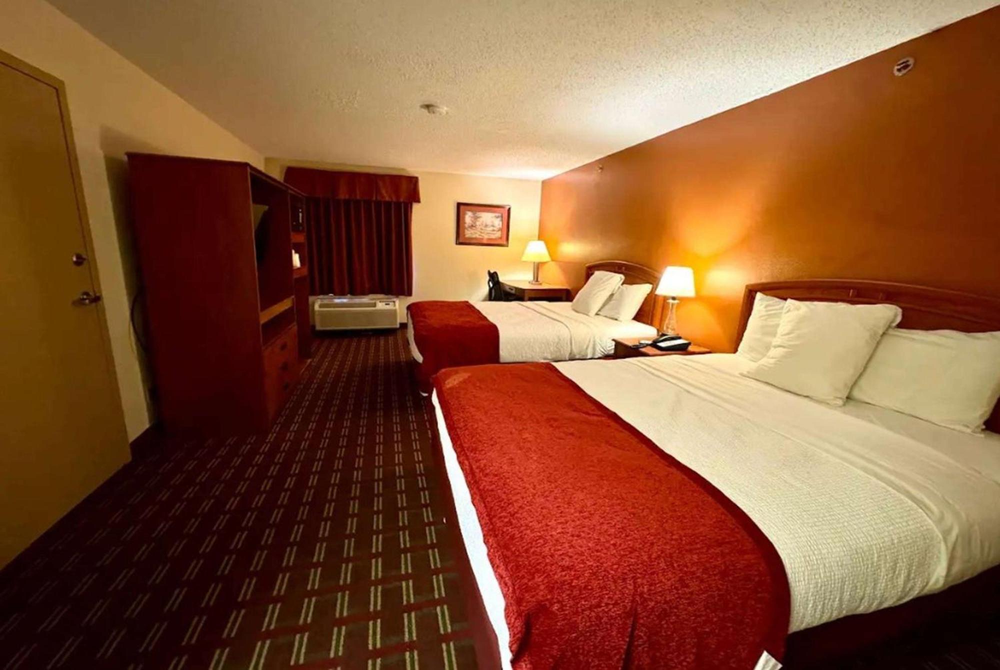 Queen Room with Two Queen Beds - Non-Smoking