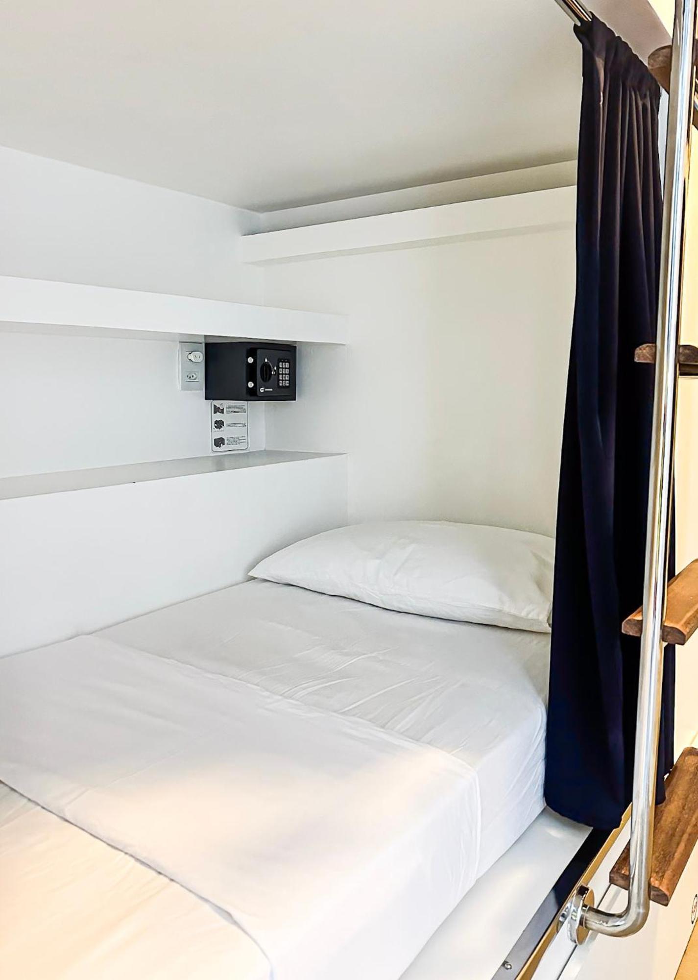 Bed 12-Bed Mixed Dormitory Room