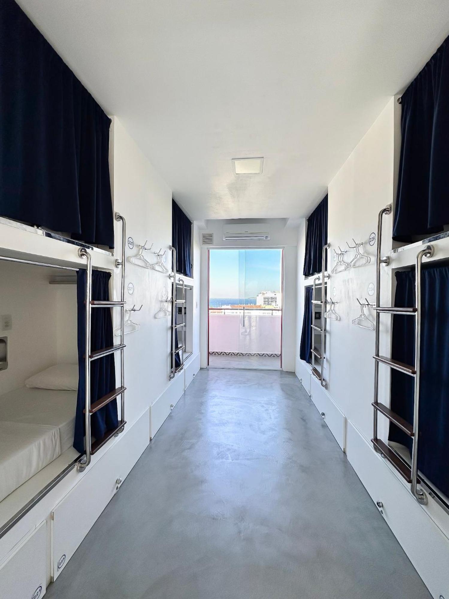 Bed 8-Bed Mixed Dormitory Room