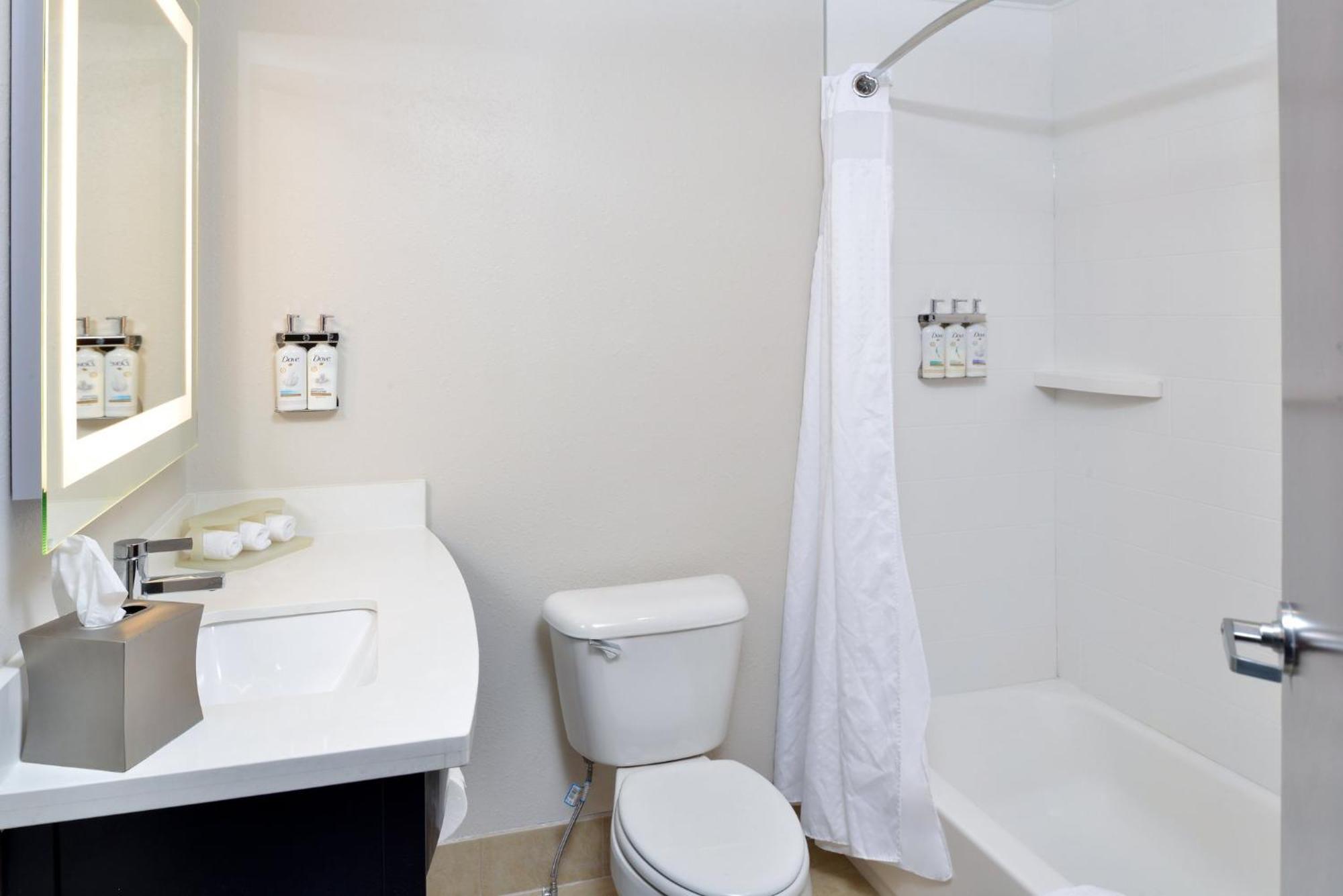 Chambre Lits Jumeaux Supérieure avec Vue sur la Piscine