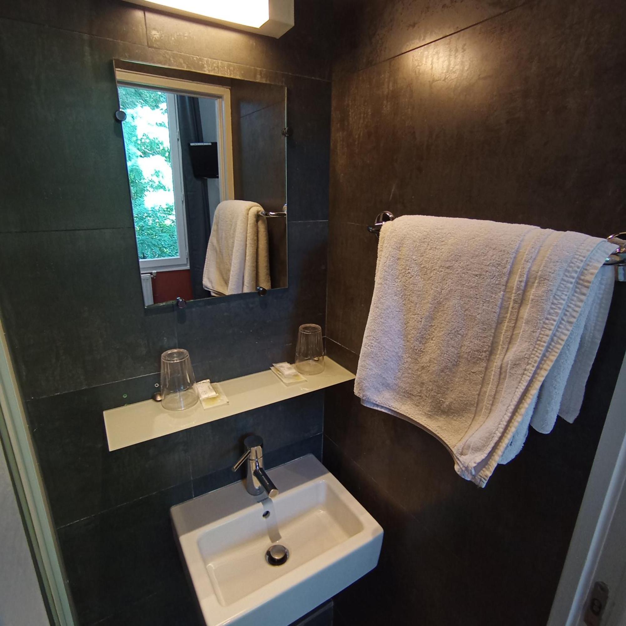 Double Room with Shared Bathroom,1698175363:JPEG
