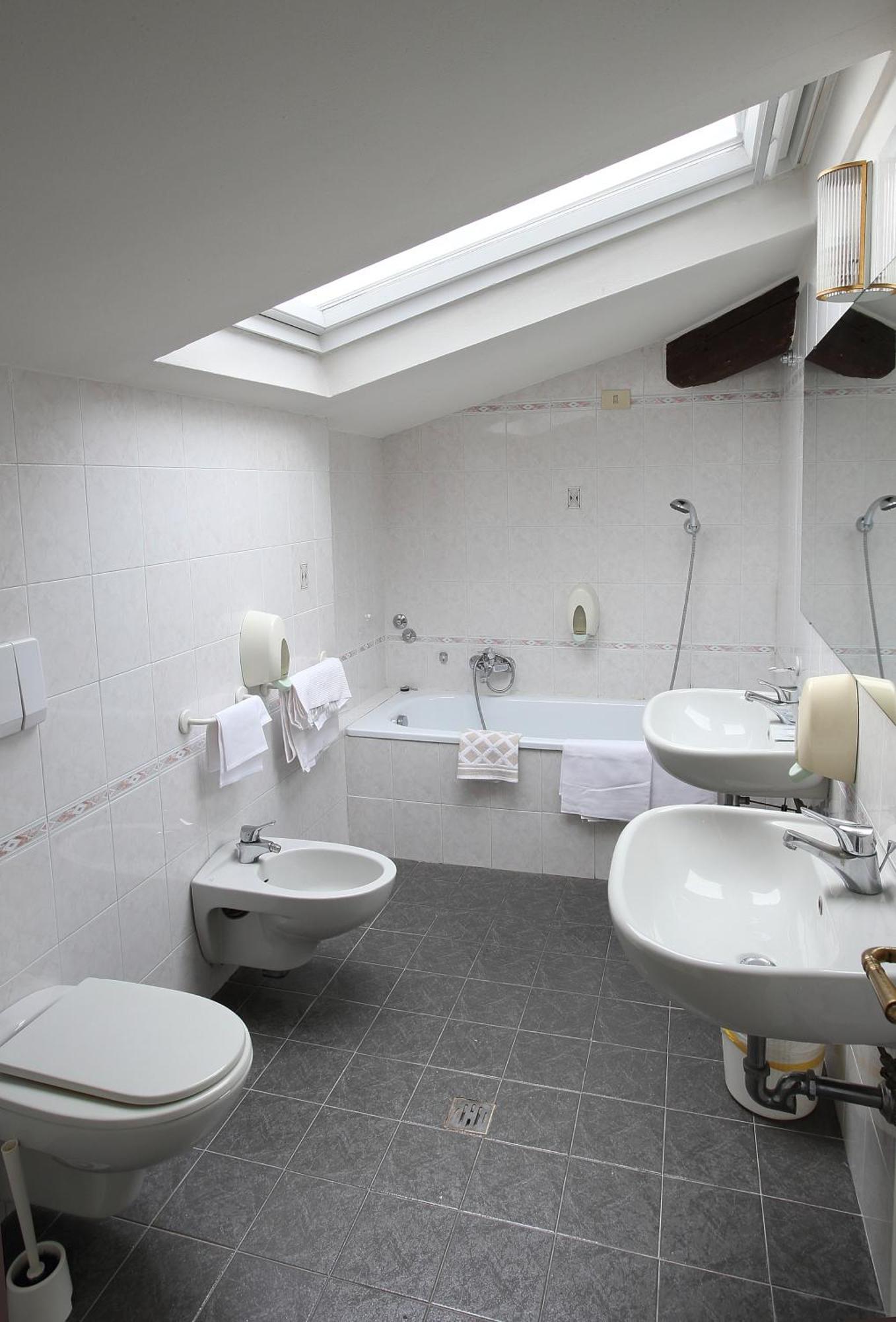 Triple Room,1601678760:JPEG