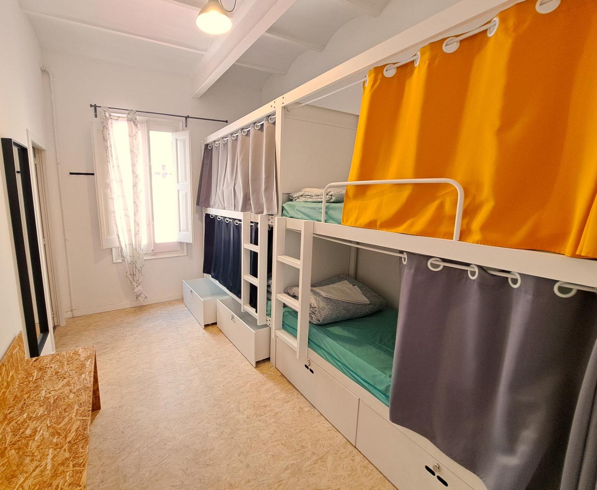 Bed in 4-Bed Female Dormitory Room with Private Bathroom