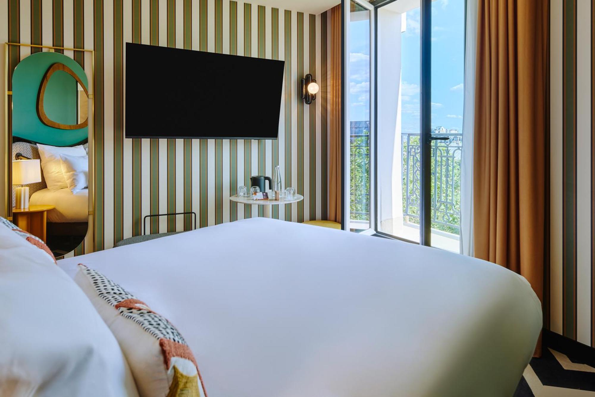 Standard Queen Room
