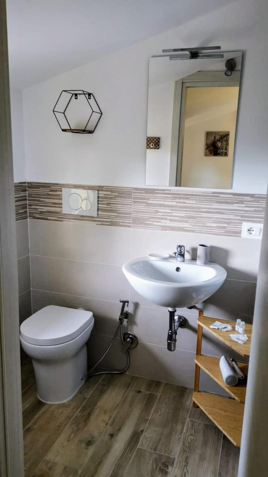 Small Single Room,1609355951:JPEG