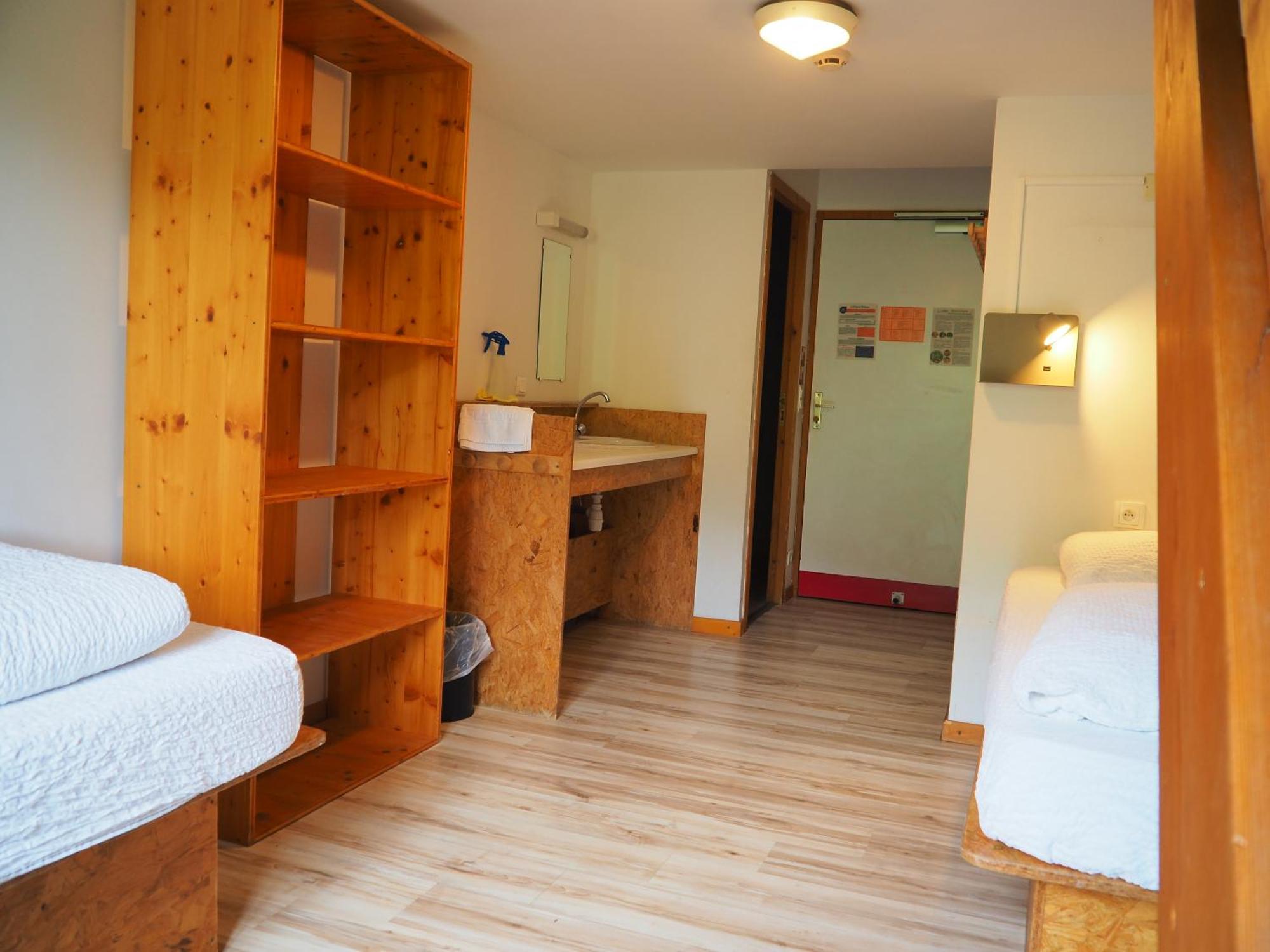 Chambre de 5 Lits avec Douche