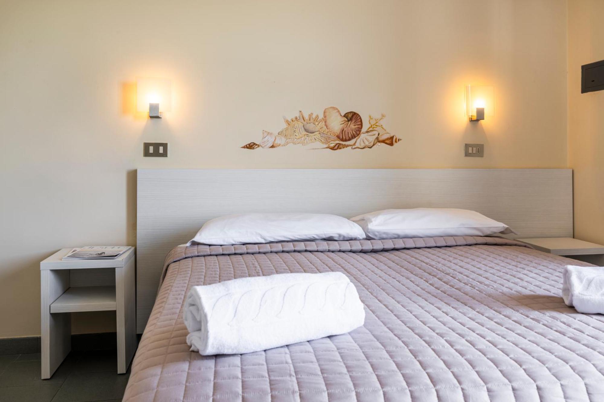 Standard Double or Twin Room,1610293452:JPEG