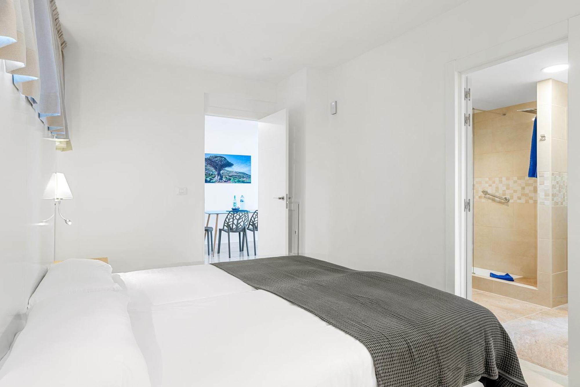 Two-Bedroom Apartment Sea View