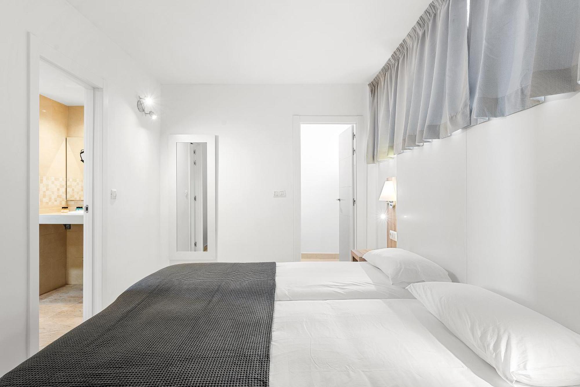 Two-Bedroom Apartment Sea View