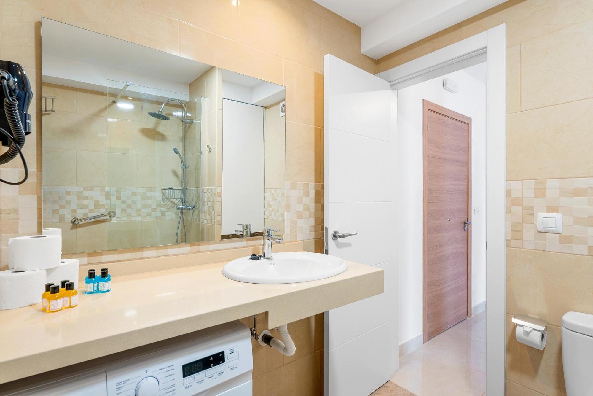 One-Bedroom Apartment Sea View