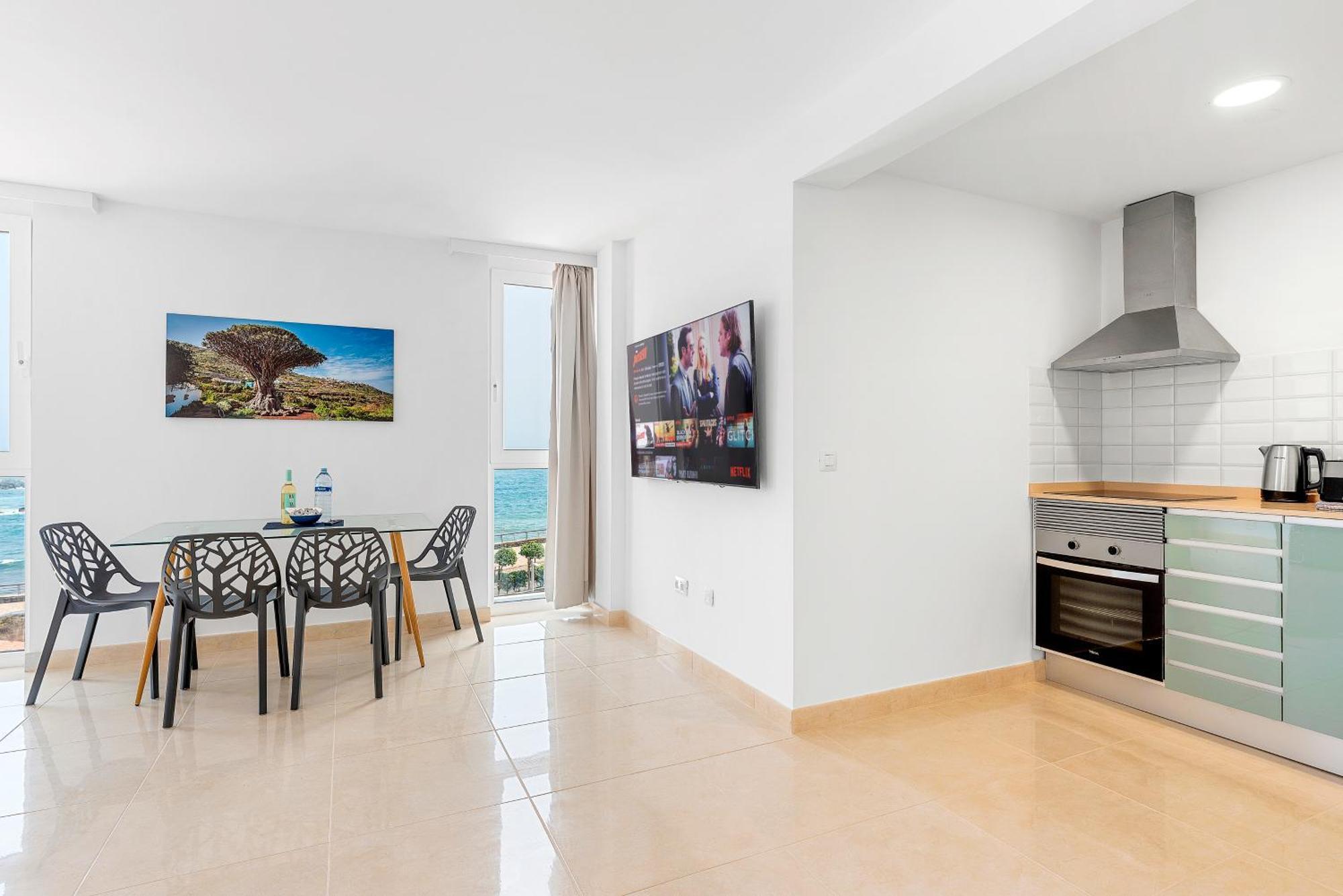 One-Bedroom Apartment Sea View