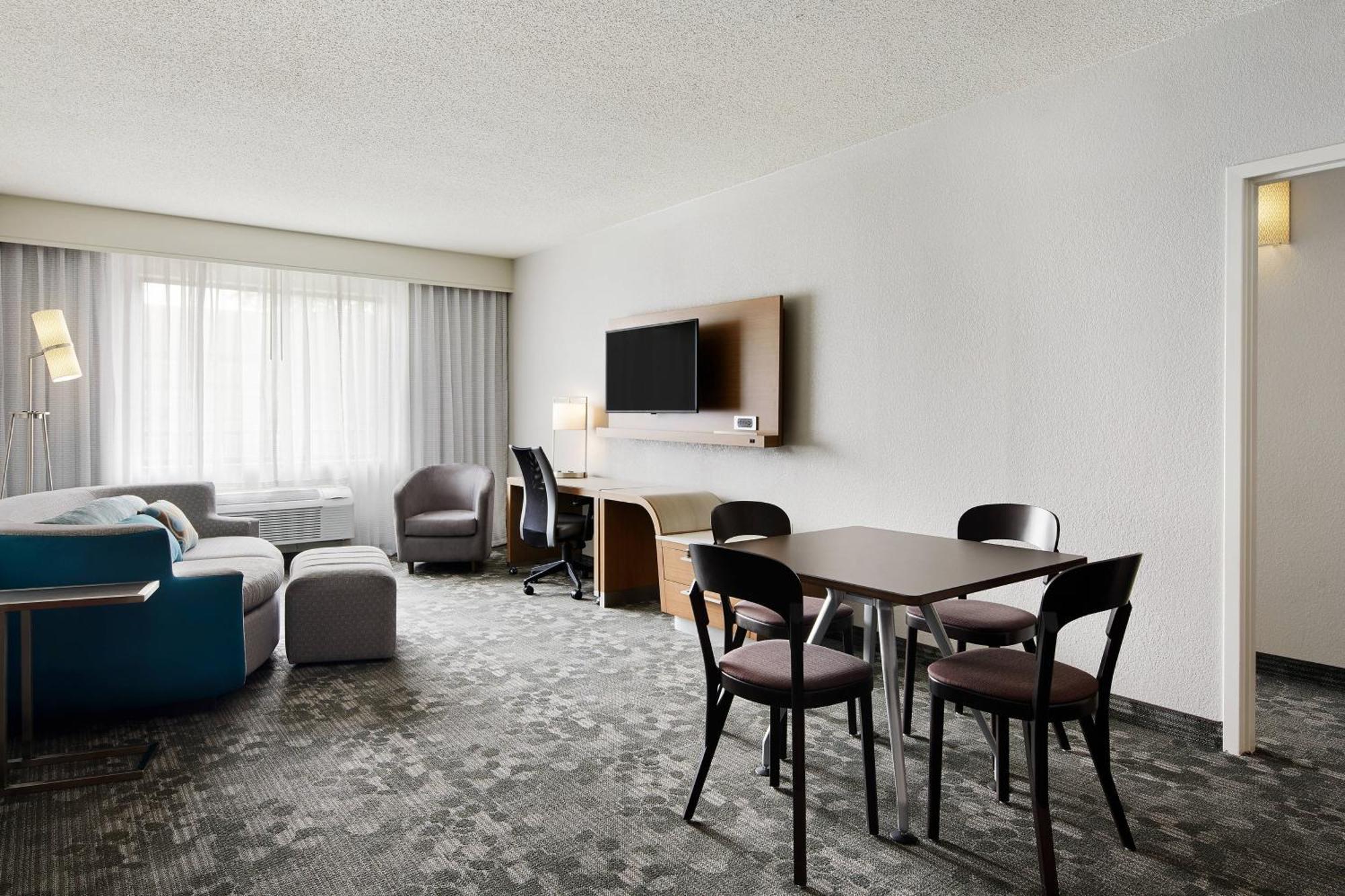 1 Bedroom 2 room Suite 1 King Sofa bed,1615386333:JPEG