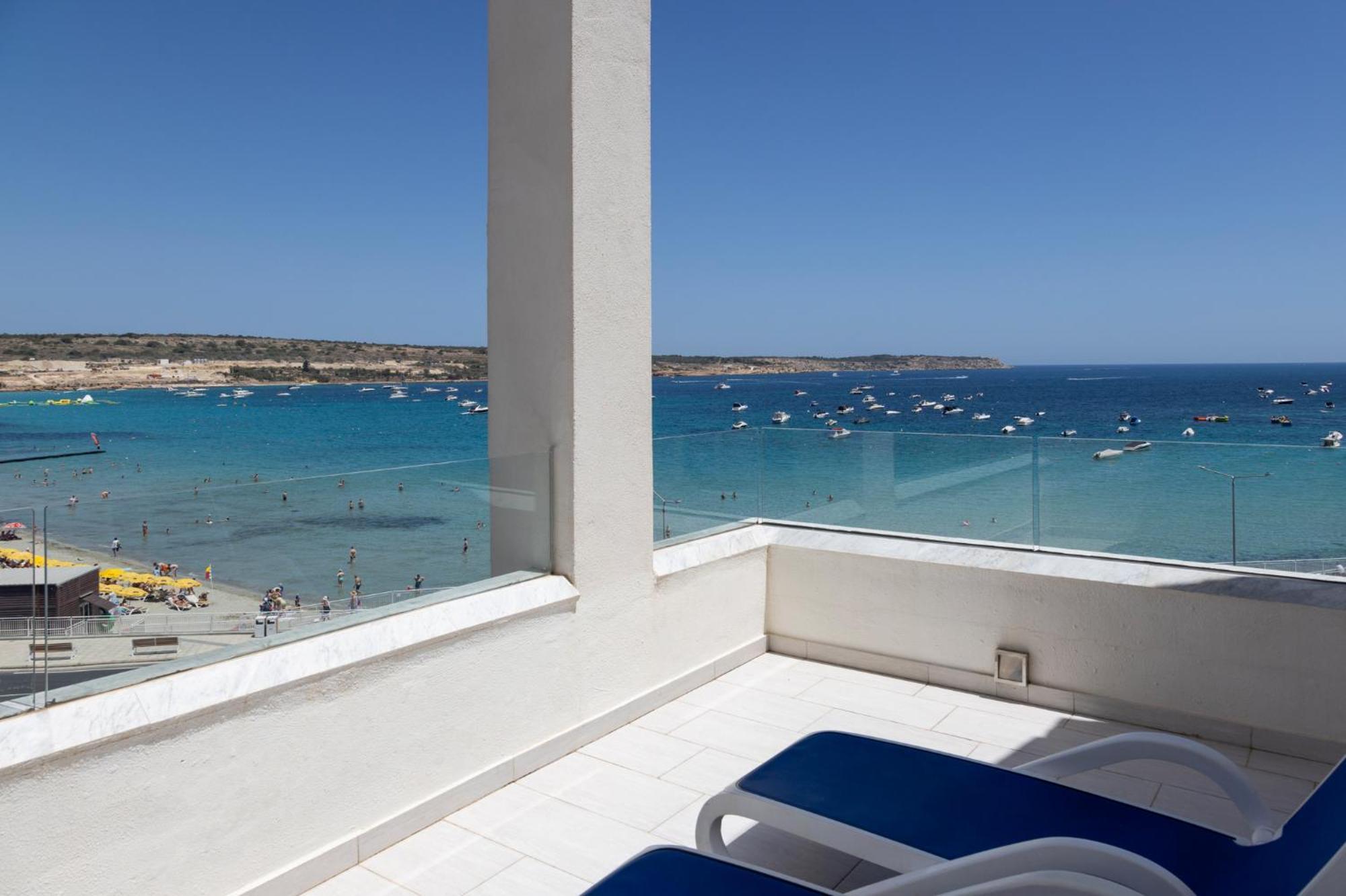 Tweepersoonskamer met Terras en Uitzicht op Zee