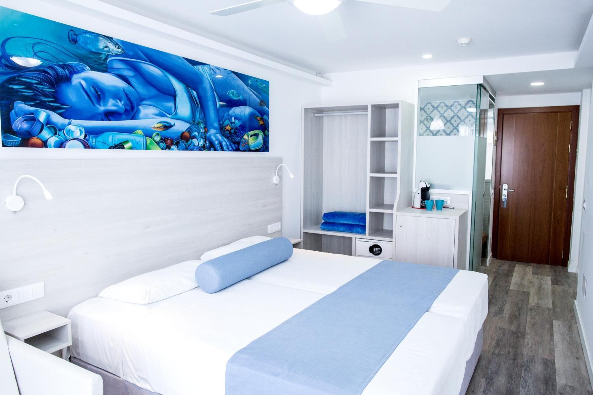 Surfing Room