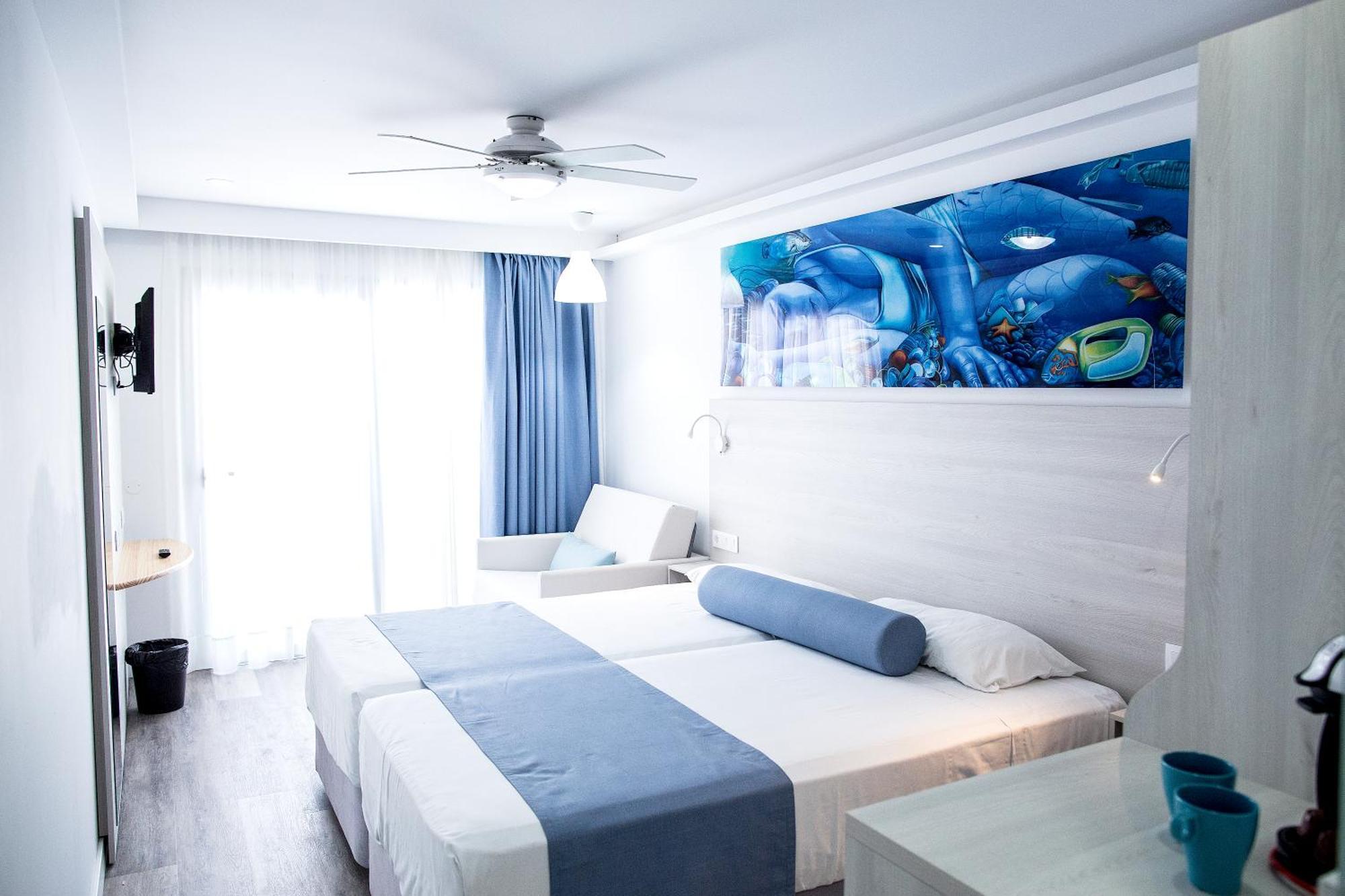 Surfing Room