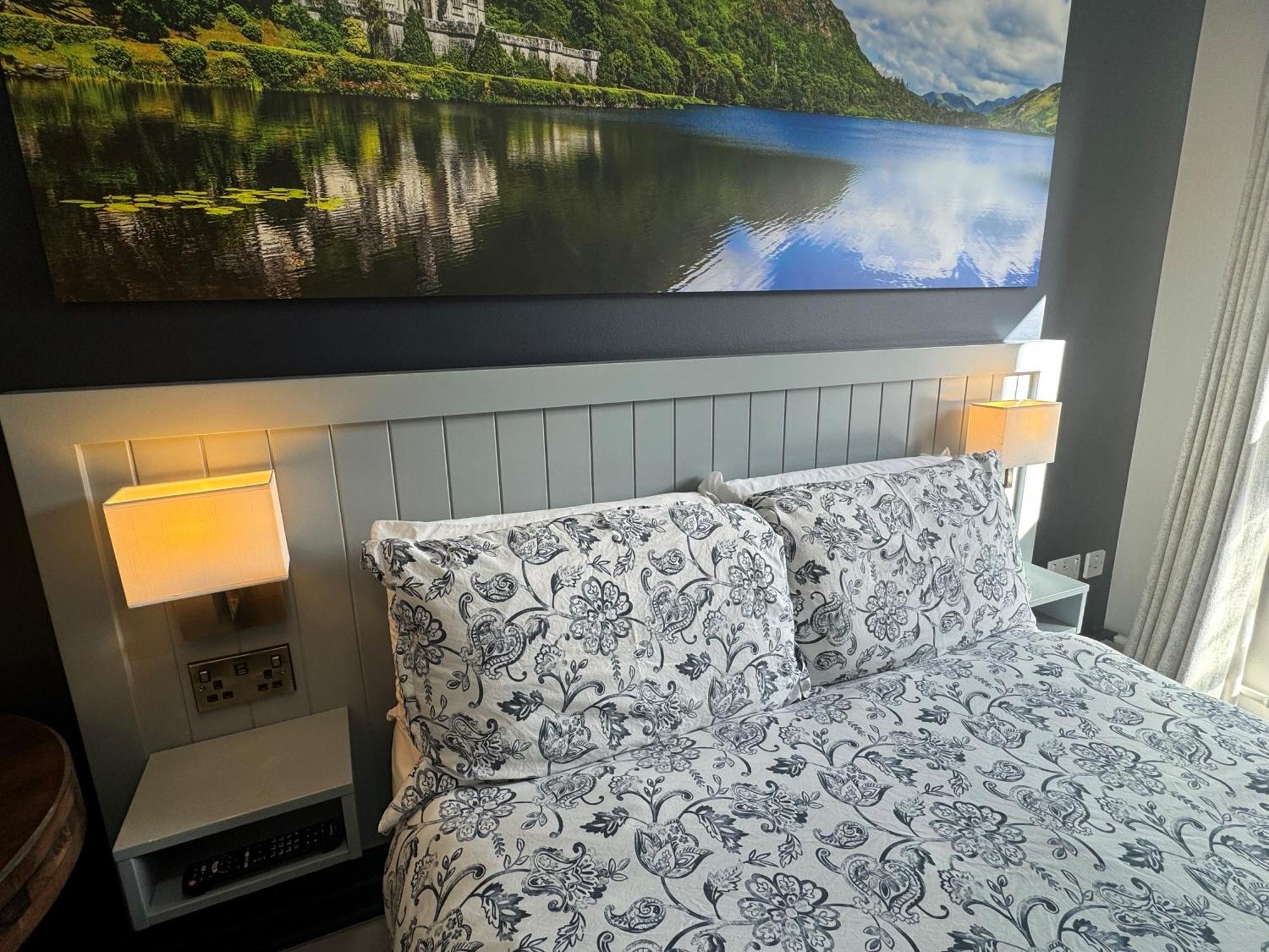 4 Bed Family Room en suite