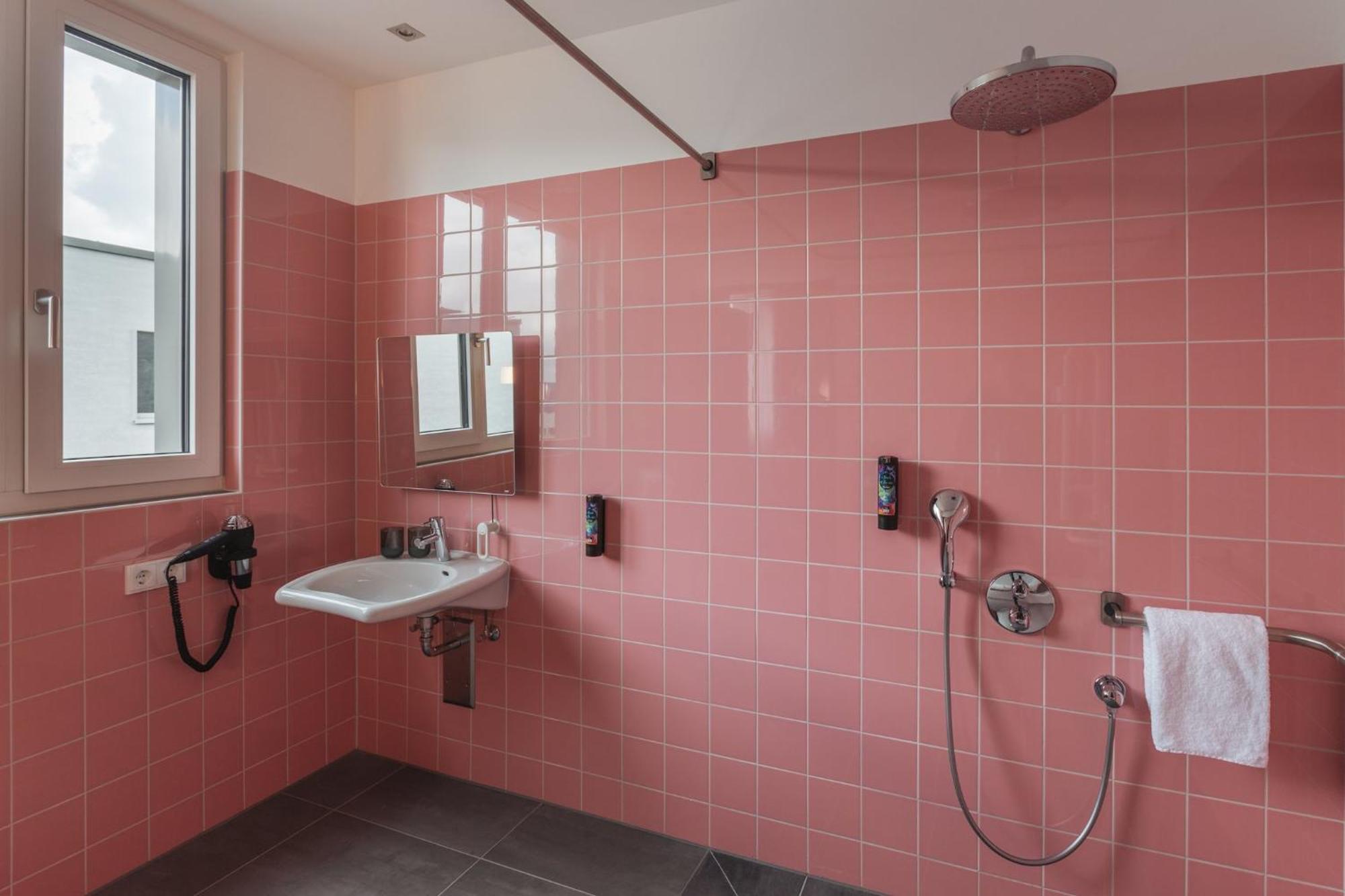 Standard Queen Room Accessible