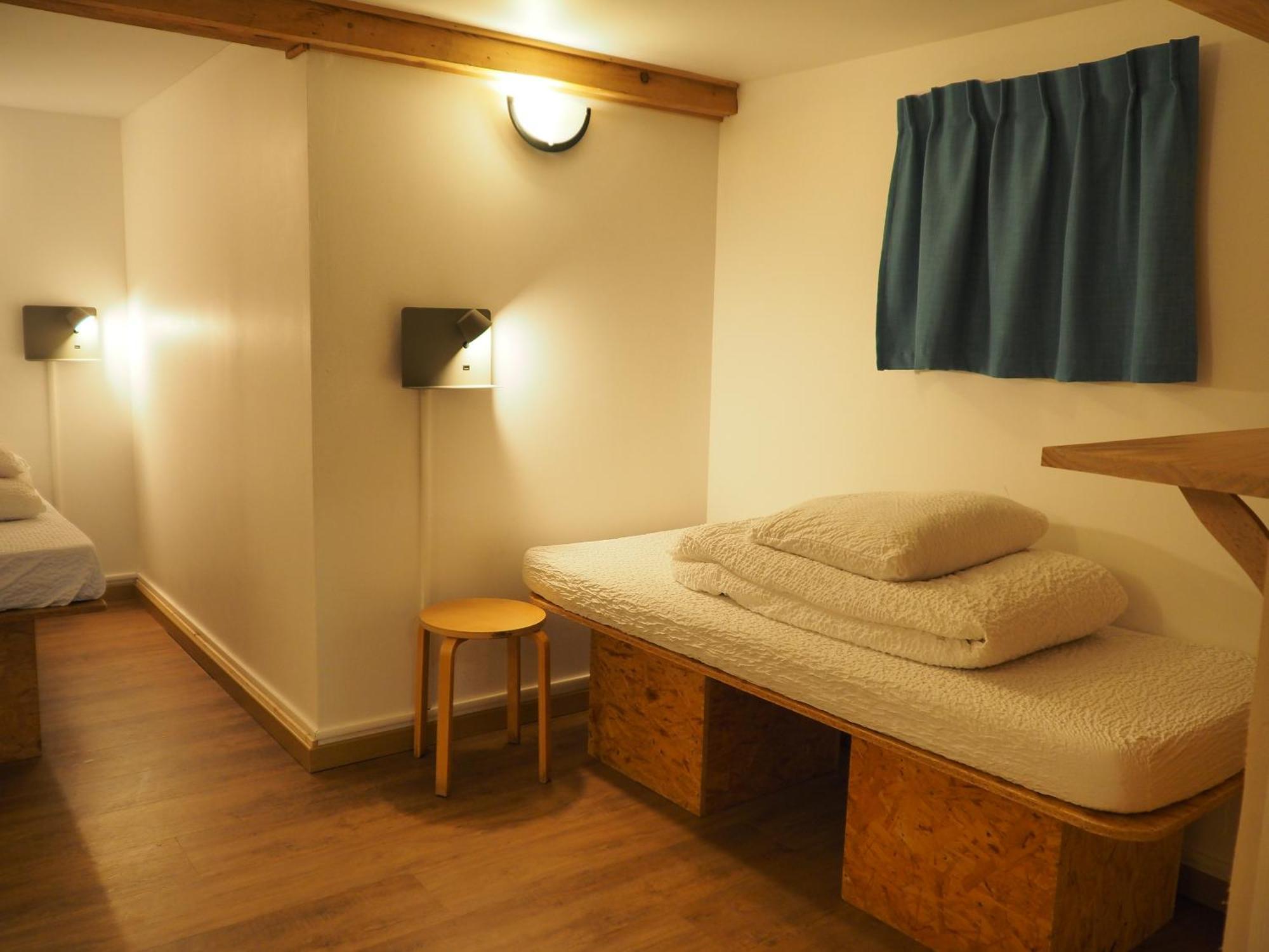 Lit dans Dortoir pour Hommes