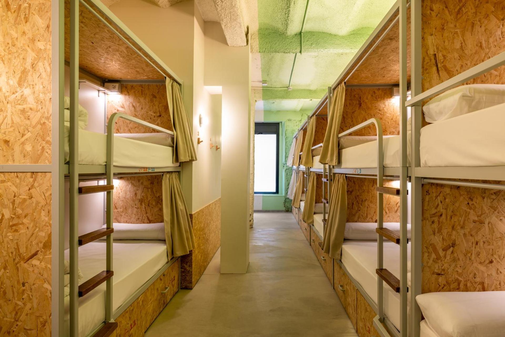 Bed in 18-Bed Mixed Dormitory Room with Shared Bathroom