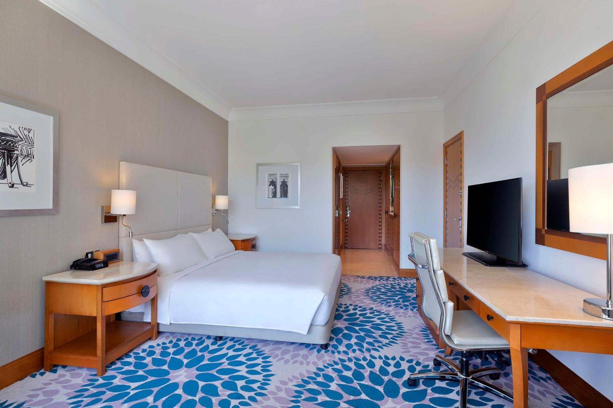 Habitación Deluxe con cama extragrande, vistas al mar y balcón
