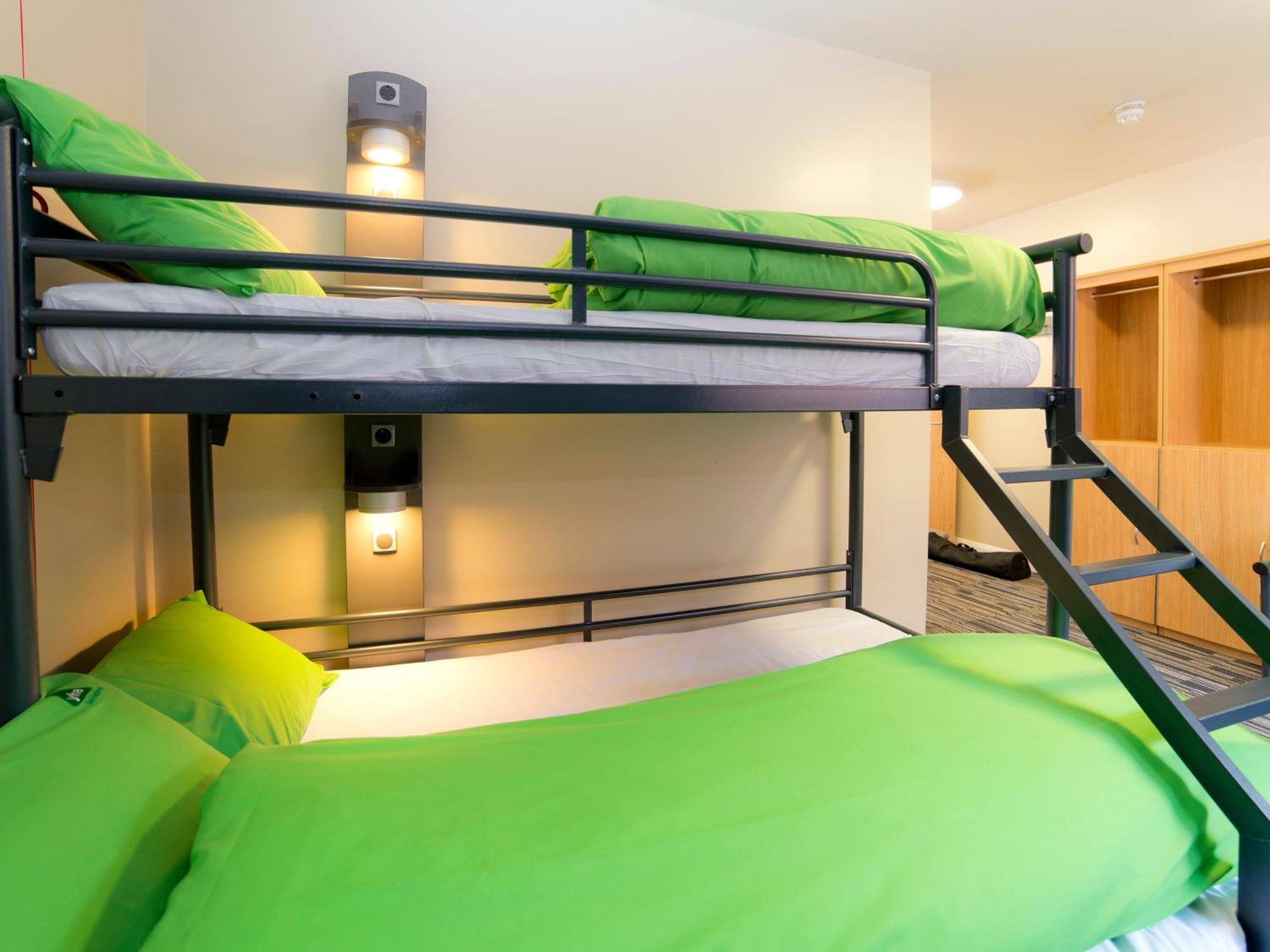 5 Bed Private Room