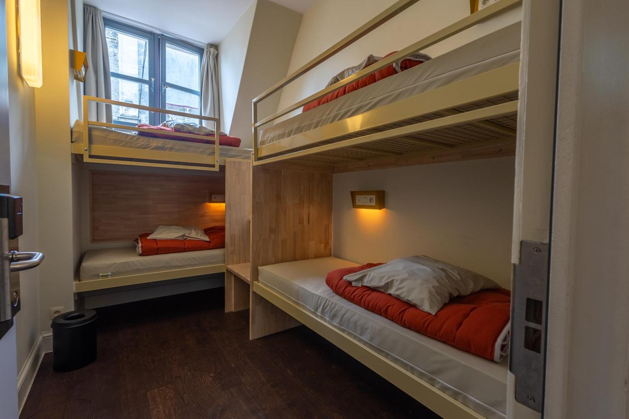 Kleine privékamer met 4 bedden