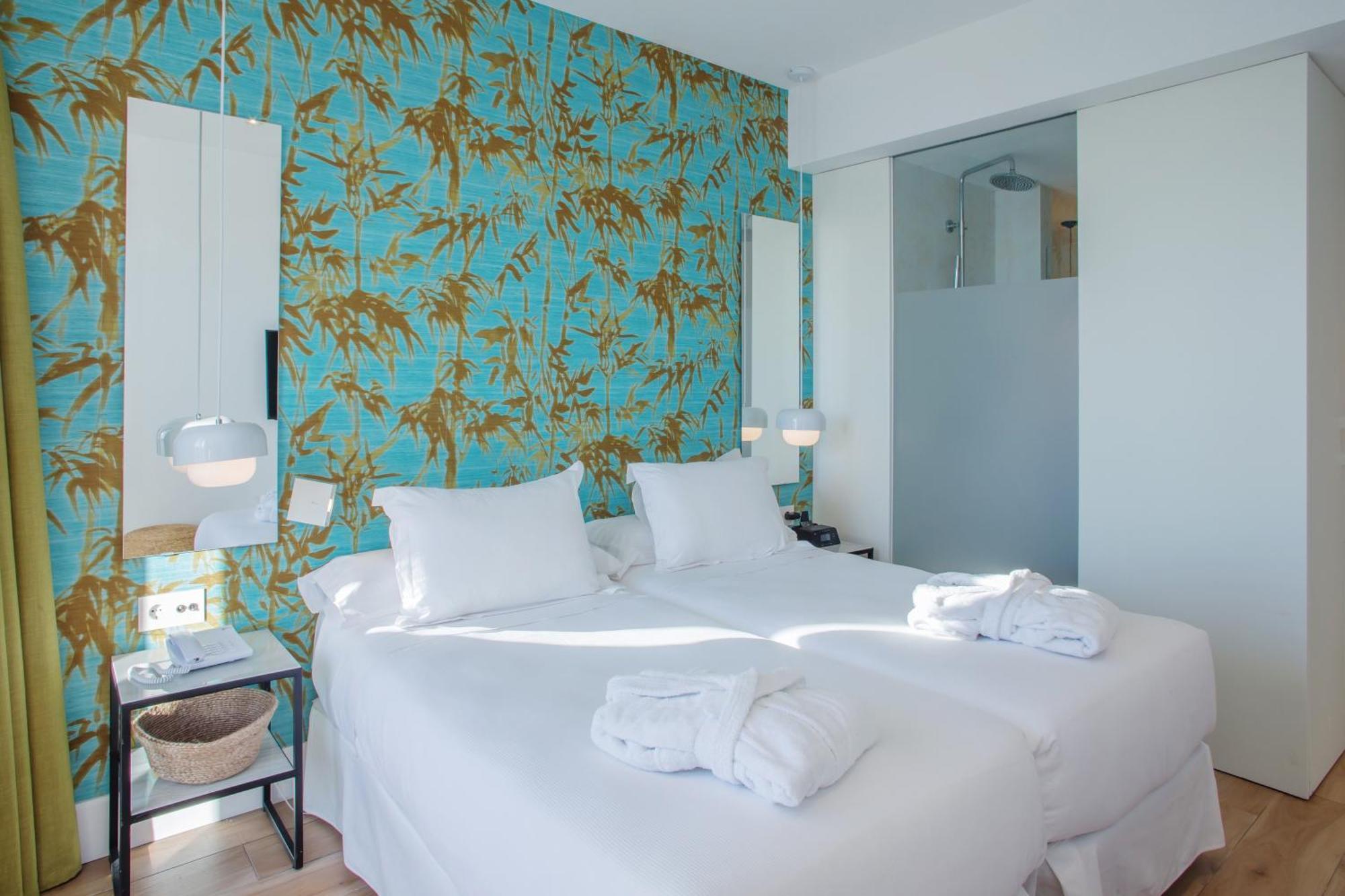 Premium Twin Room Side Sea View Balcony