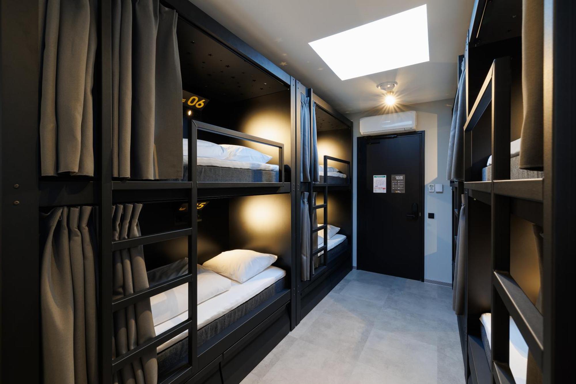 Bed in Mixed Room,1630788110:JPEG