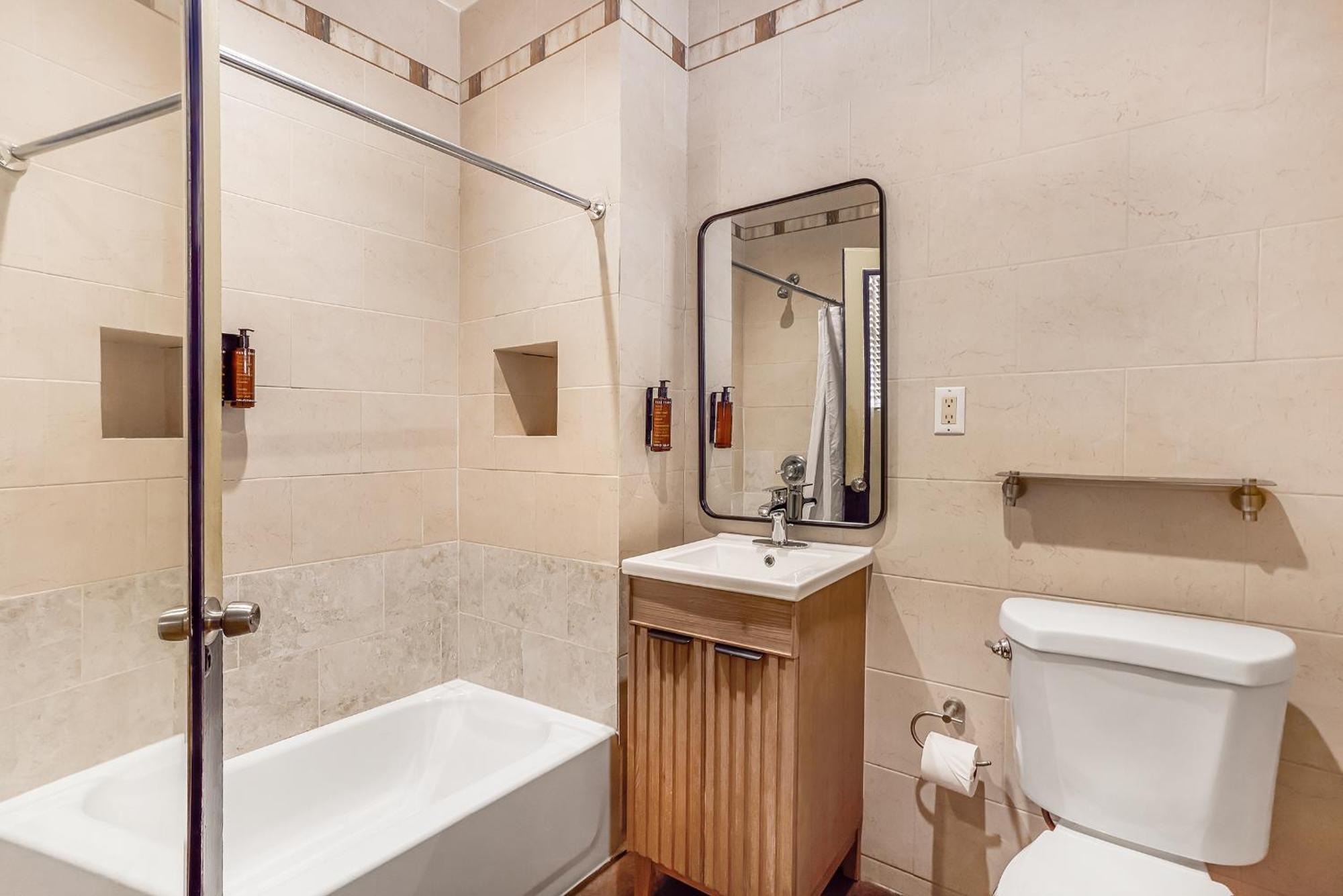 Private Suite (4 Adults),1642309384:JPEG