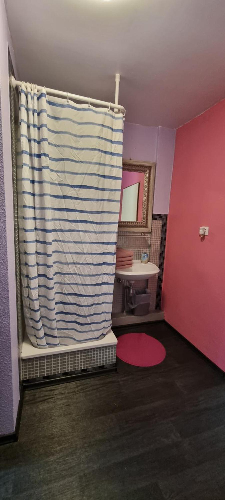Quadruple Room Shower