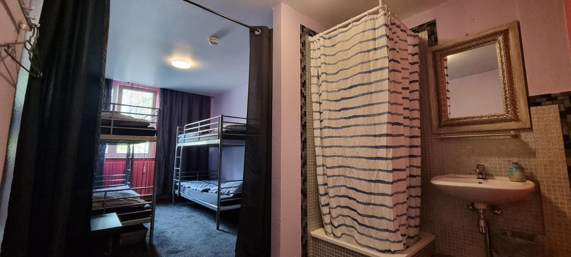 Quadruple Room Shower