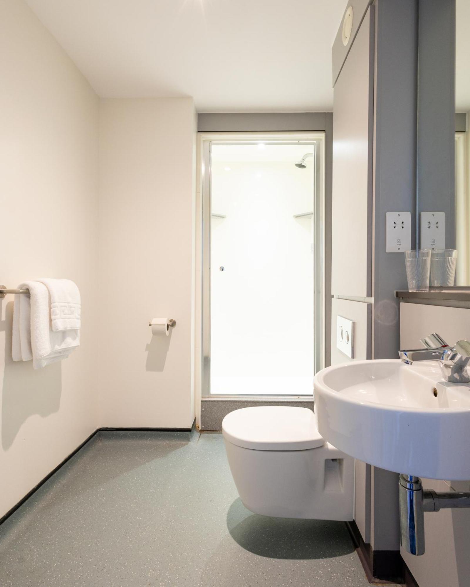 Camera Singola con Bagno Interno - Holland House