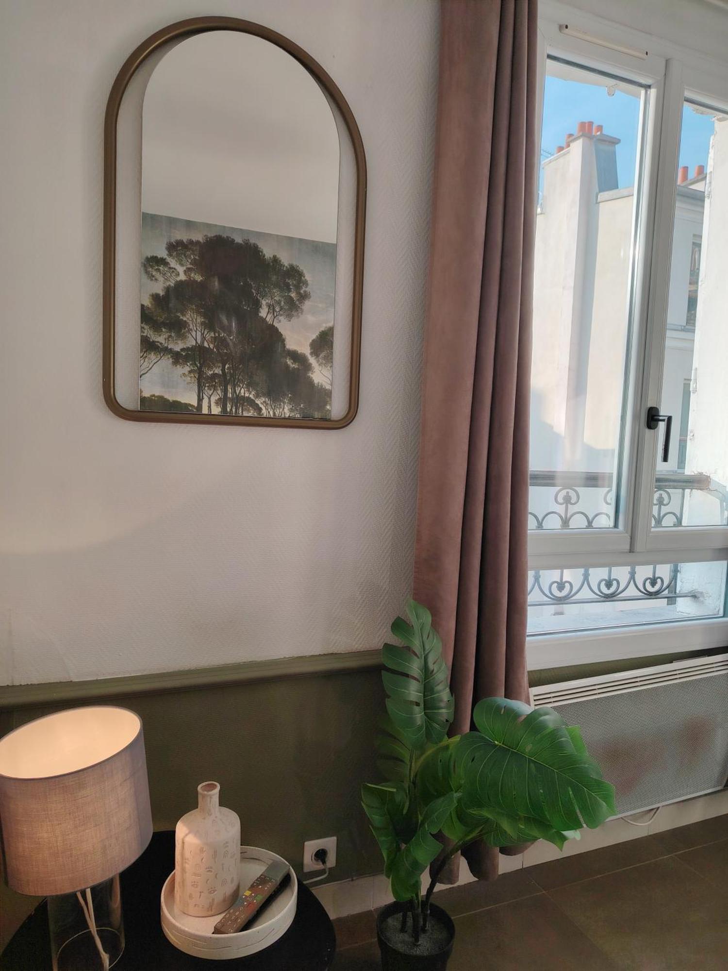 Queen Studio,1649032125:JPEG