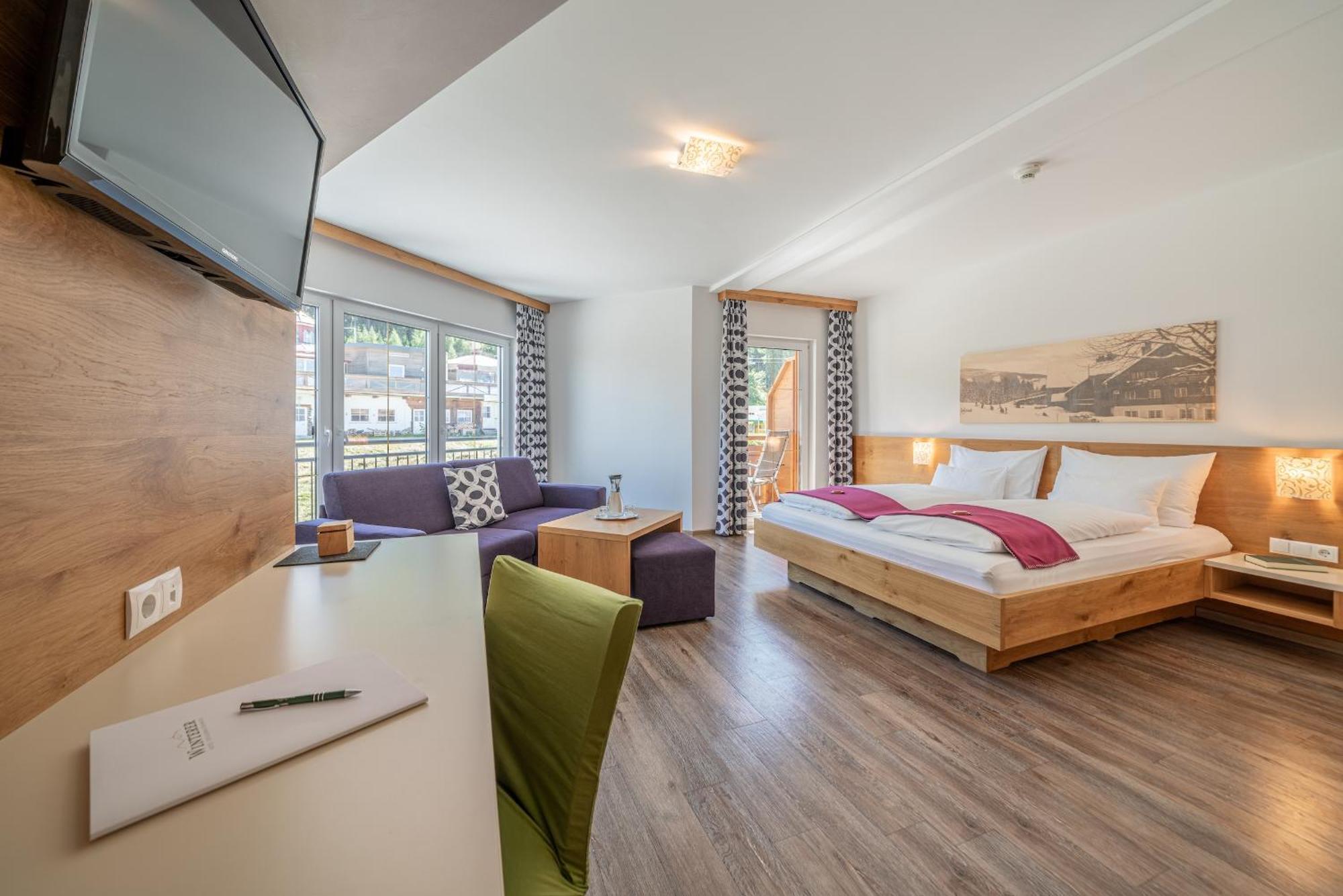 Large Double Room,1651190849:JPEG