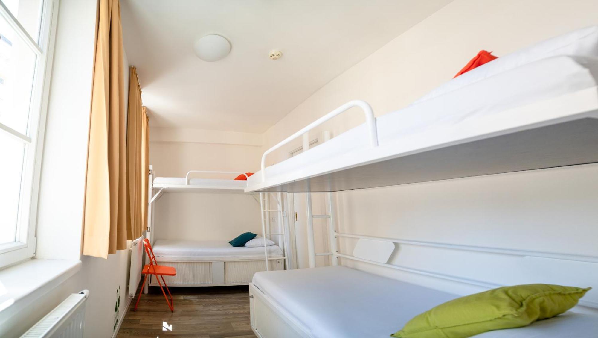 Bed 8-Bed Mixed Dorm Ensuite