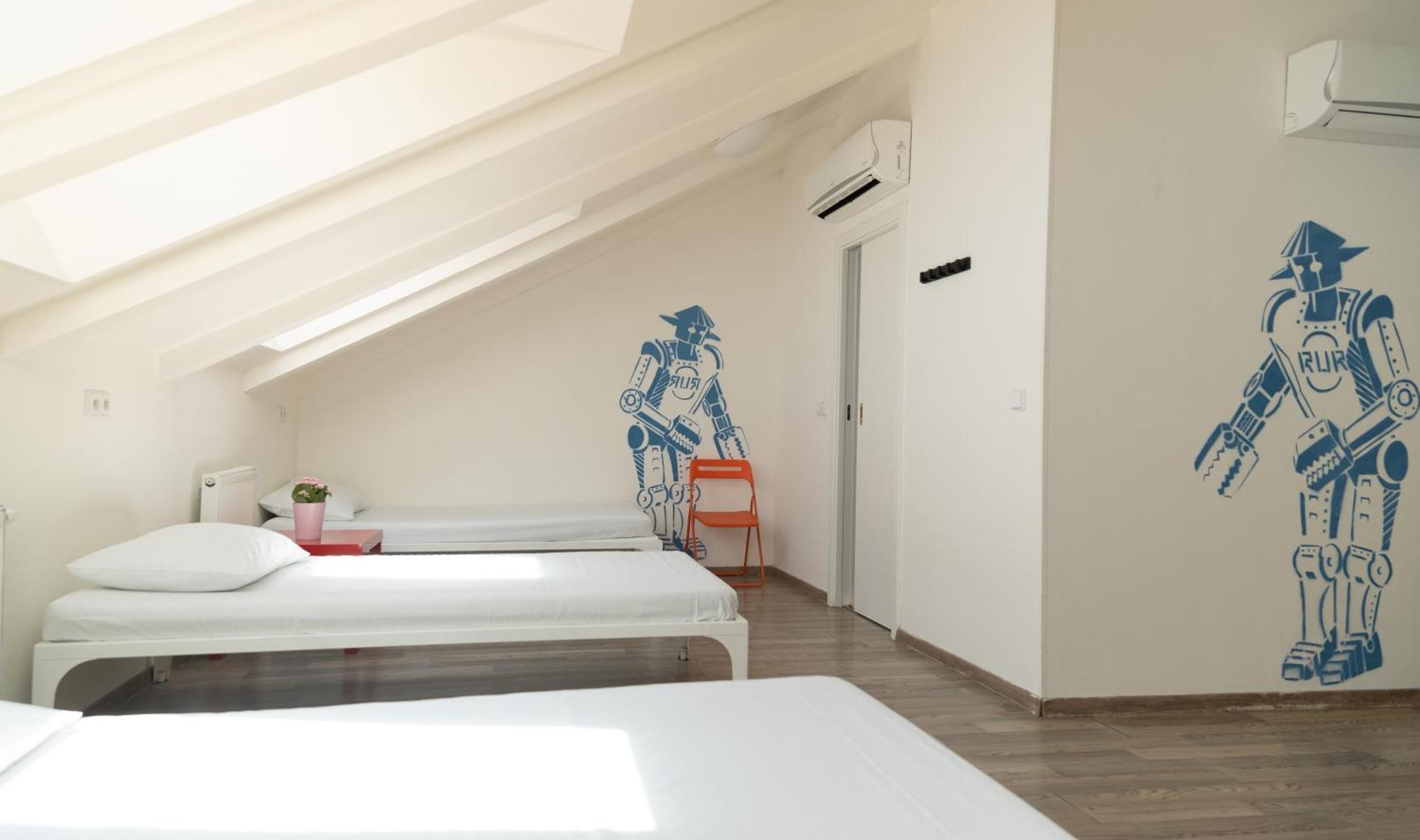 Bed 8-Bed Mixed Dorm Ensuite
