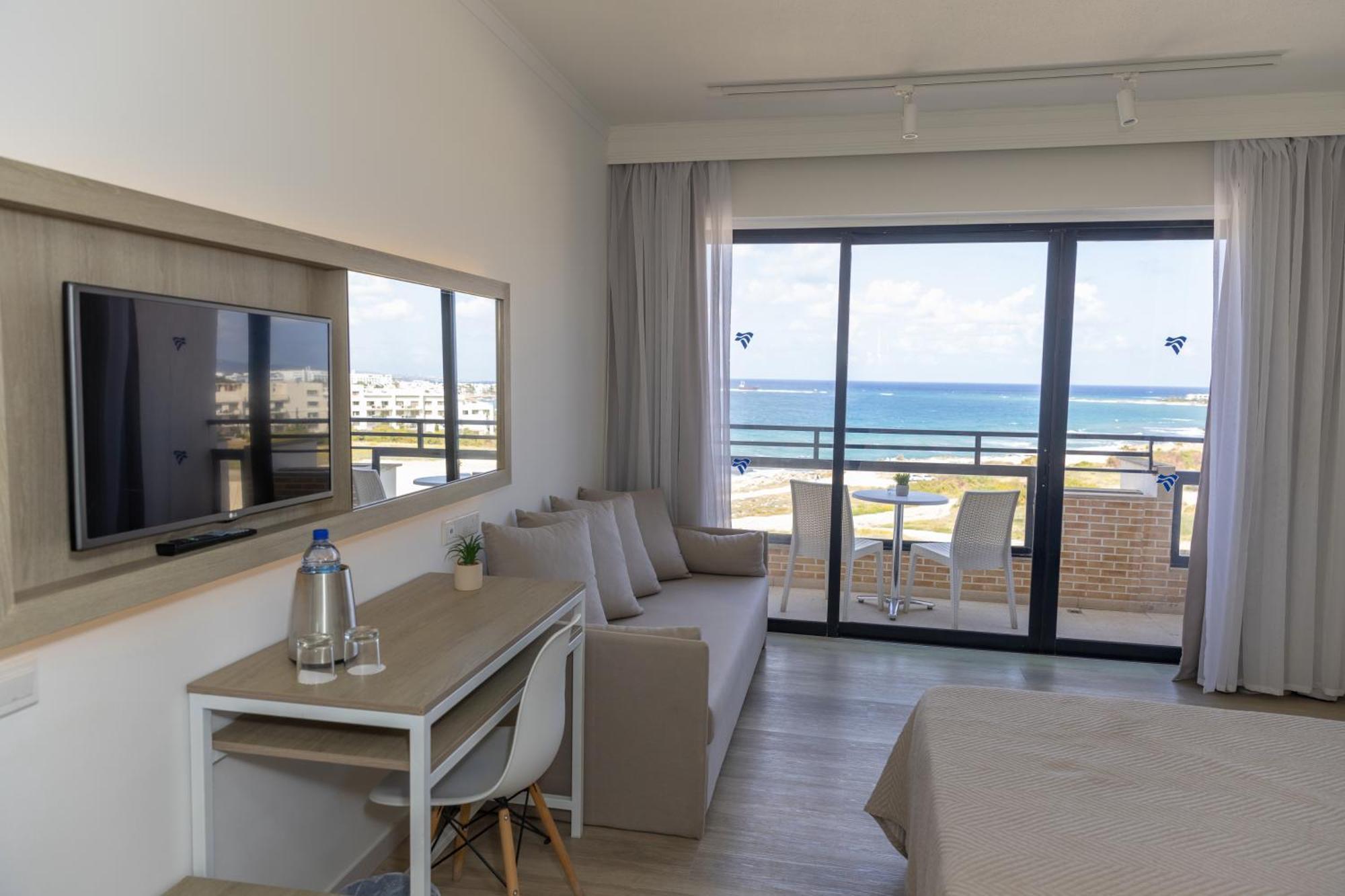 Deluxe Twin Room with Side Sea View,1653530673:JPEG