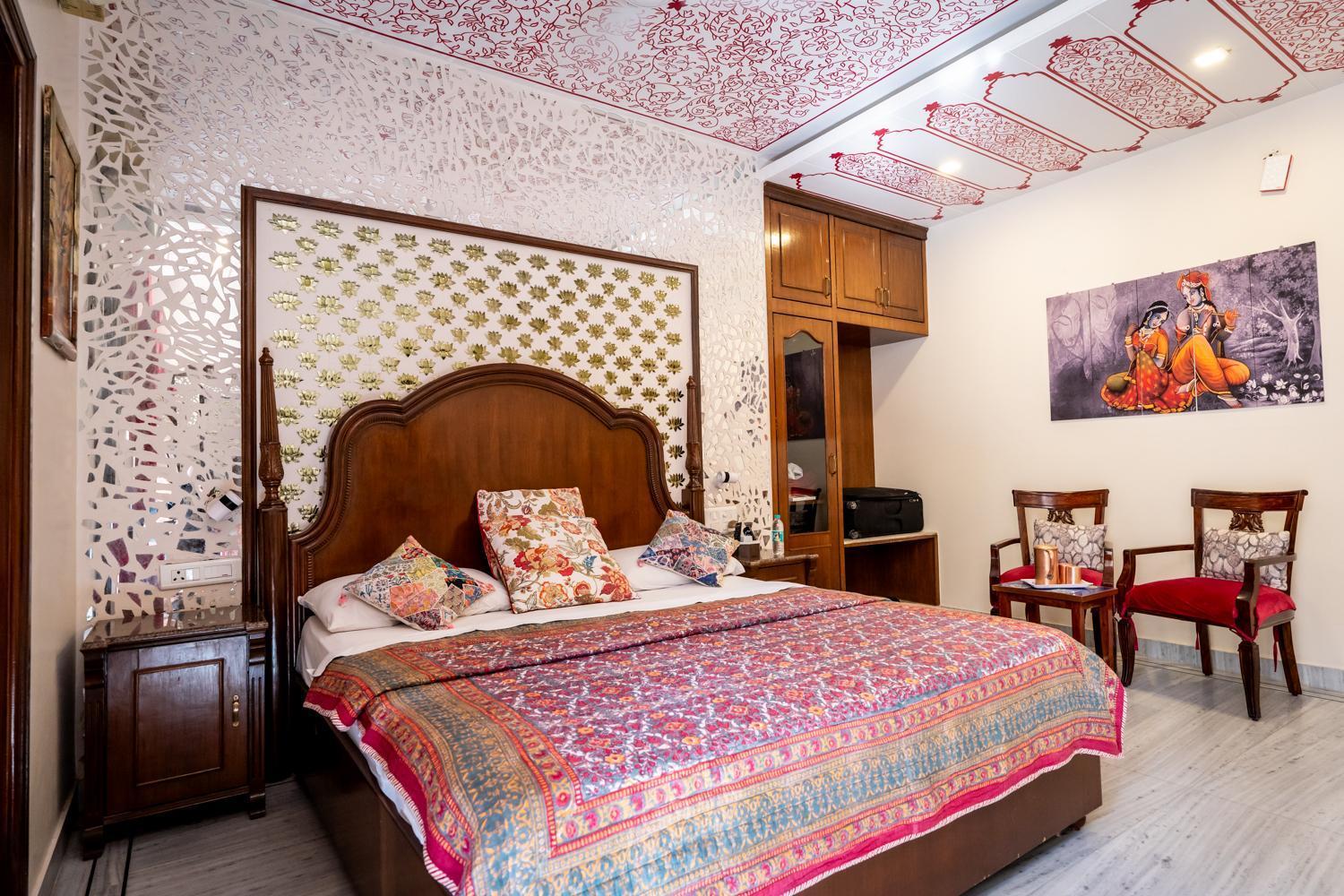 Heritage classic room