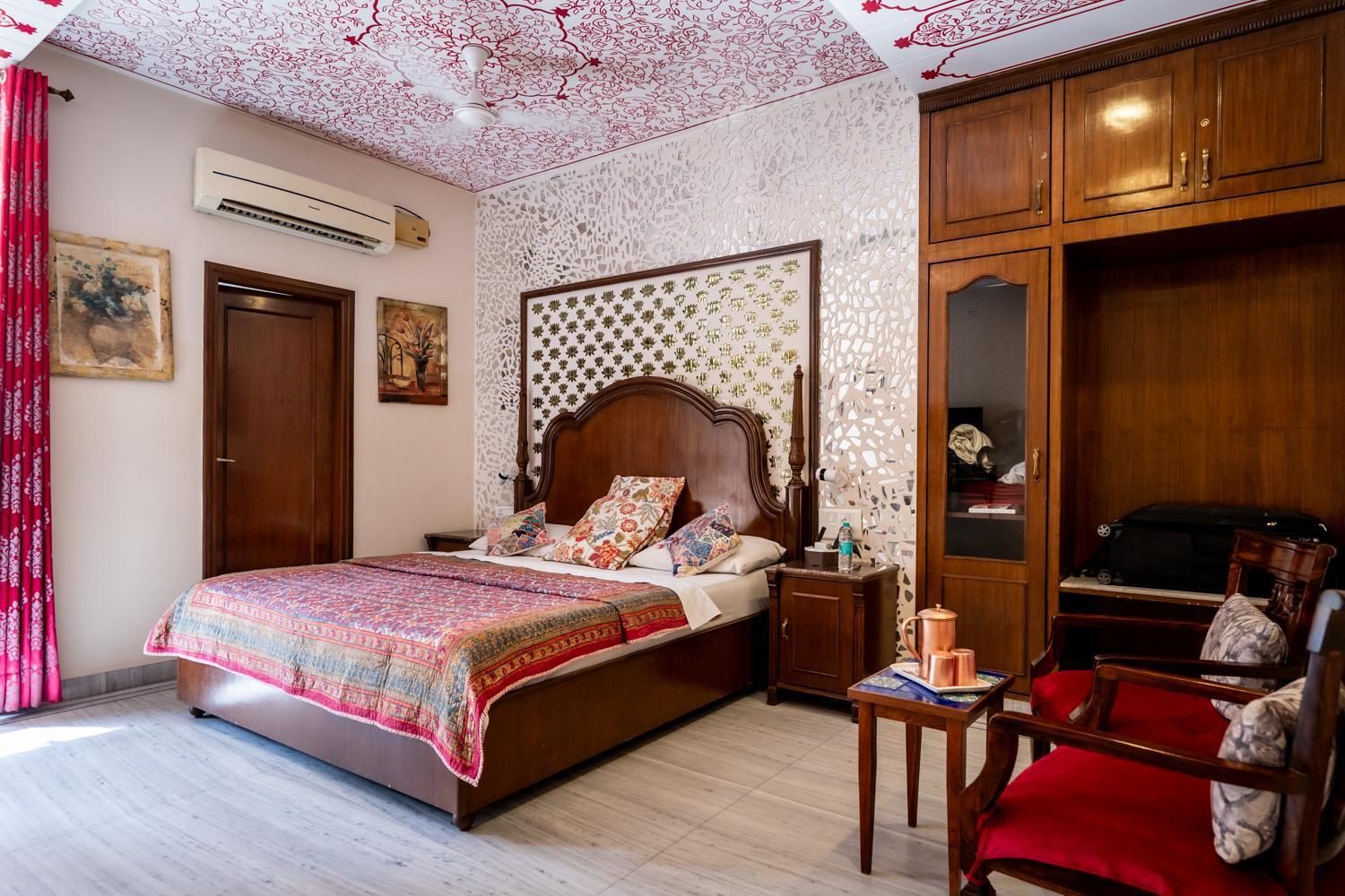 Heritage classic room