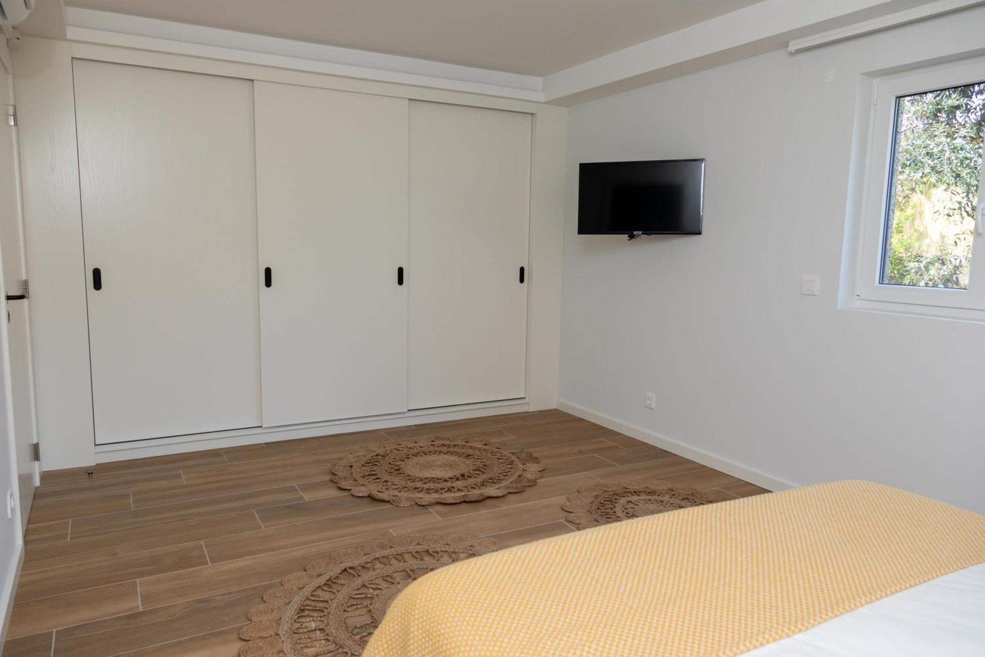 King Room with Roll-In Shower - Disability Access,1659552880:JPEG