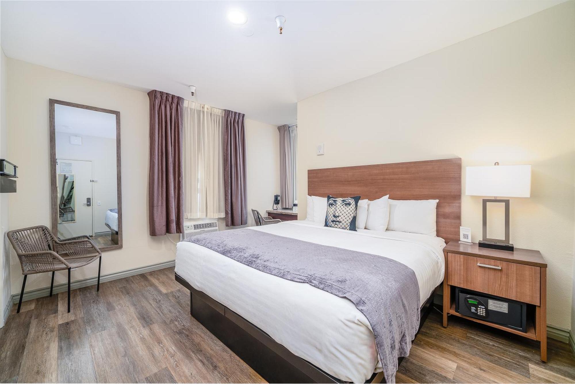 Deluxe Zimmer mit Kingsize-Bett – barrierefrei