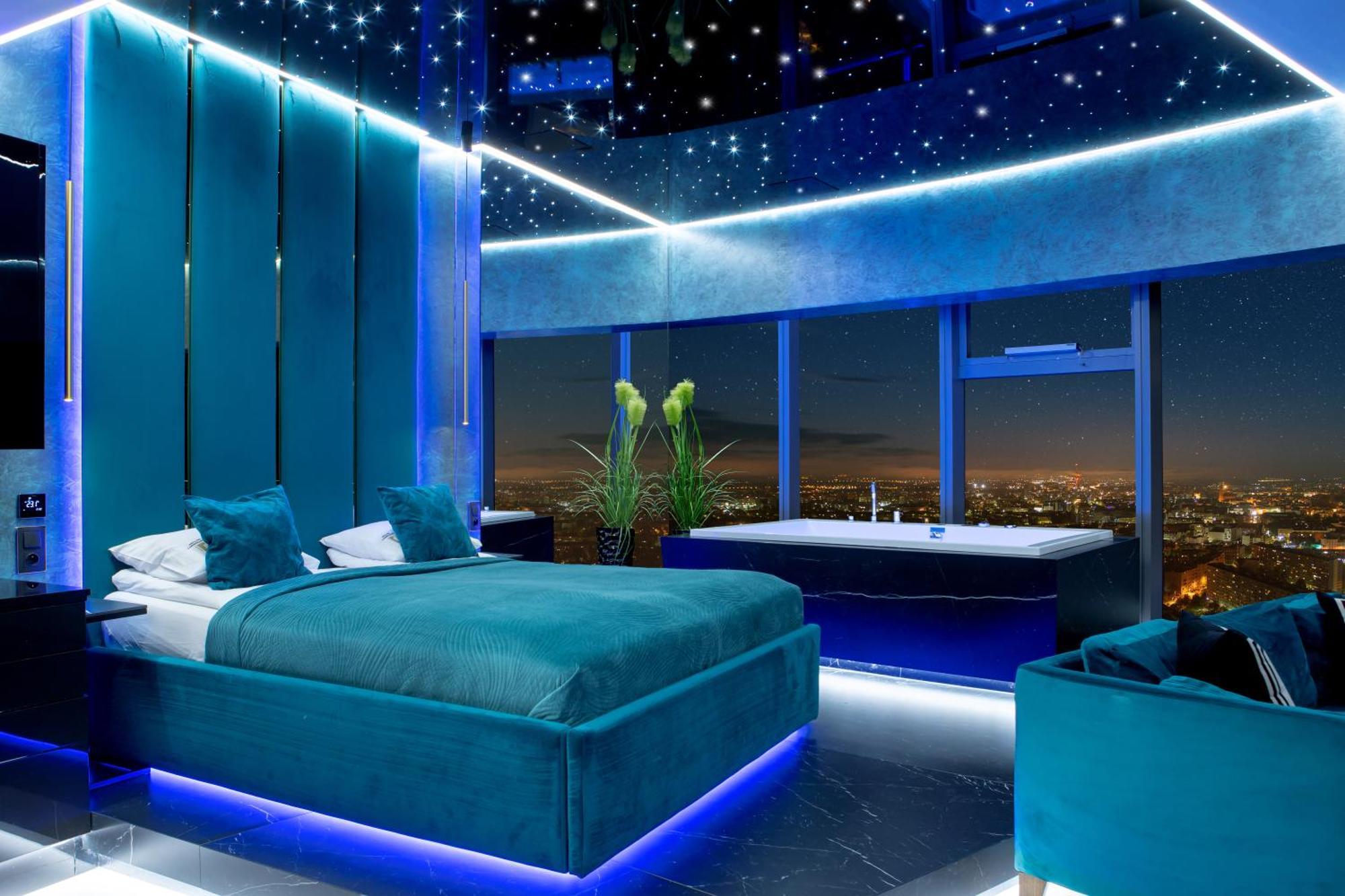 46 Floor Apartment with Old Town View