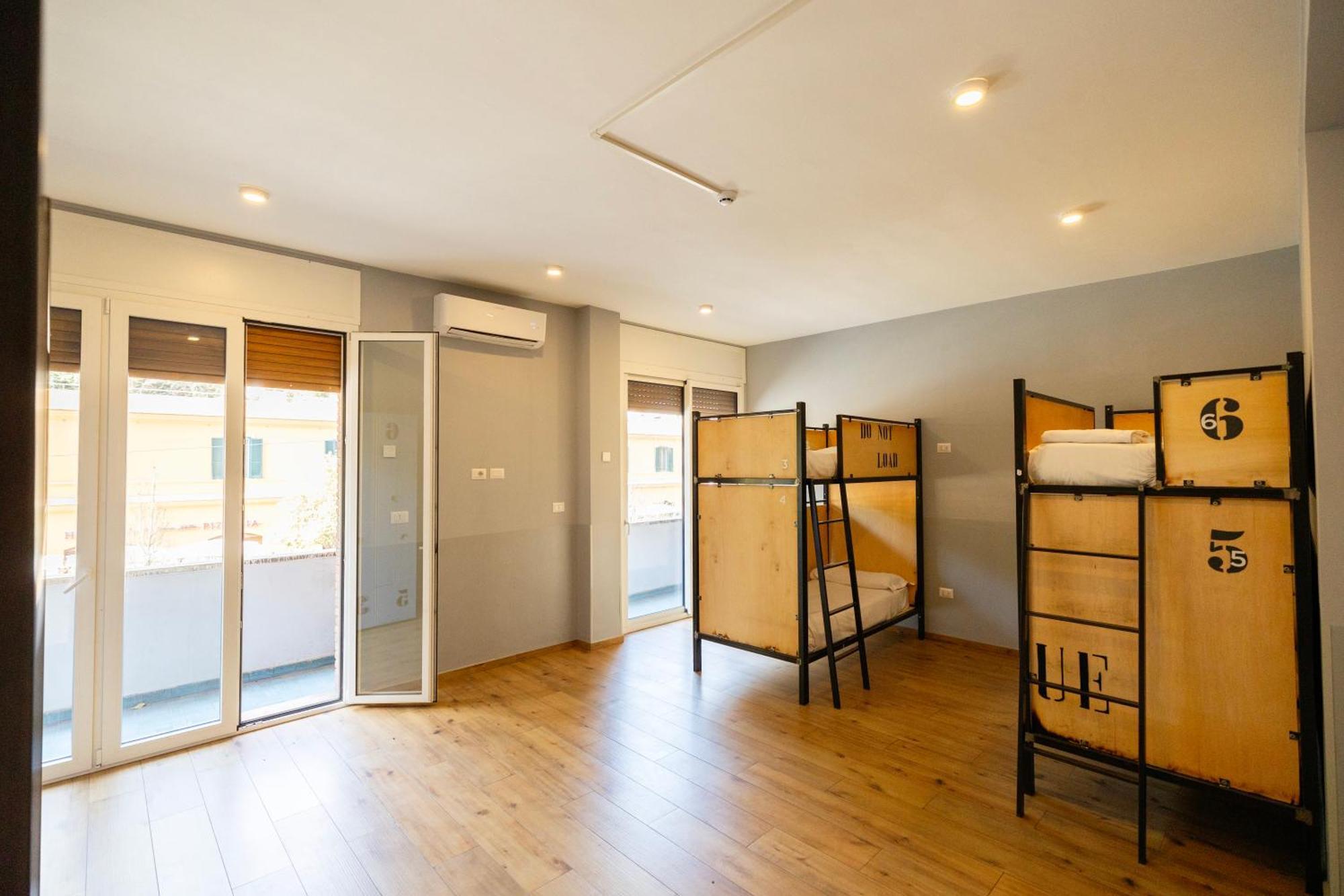 Bed op een Vrouwenslaapzaal met 6 Bedden